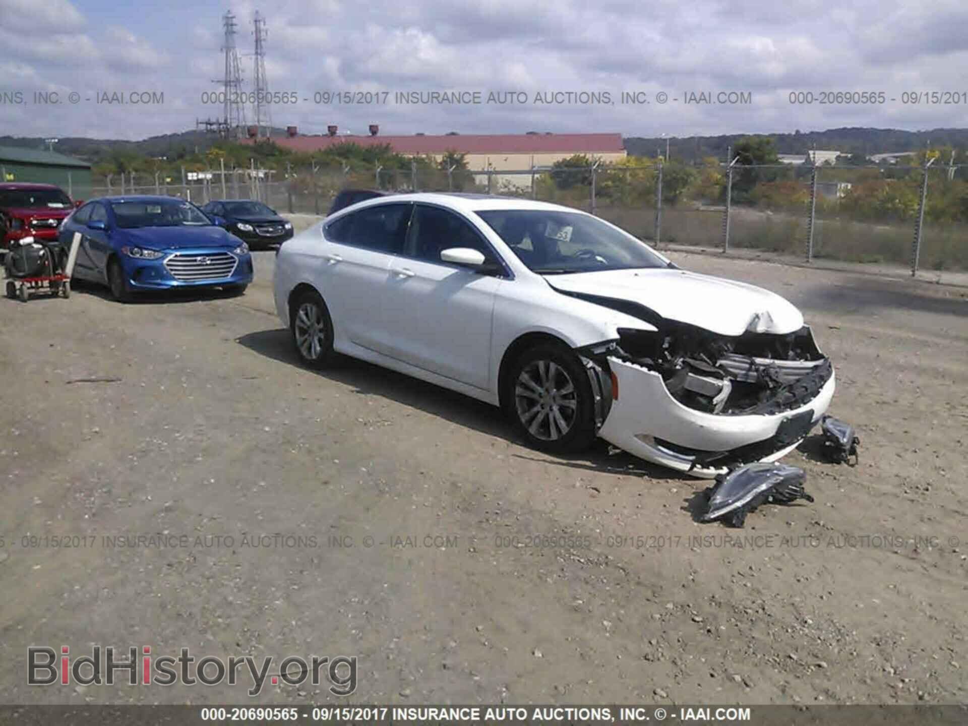 Photo 1C3CCCABXFN707502 - Chrysler 200 2015