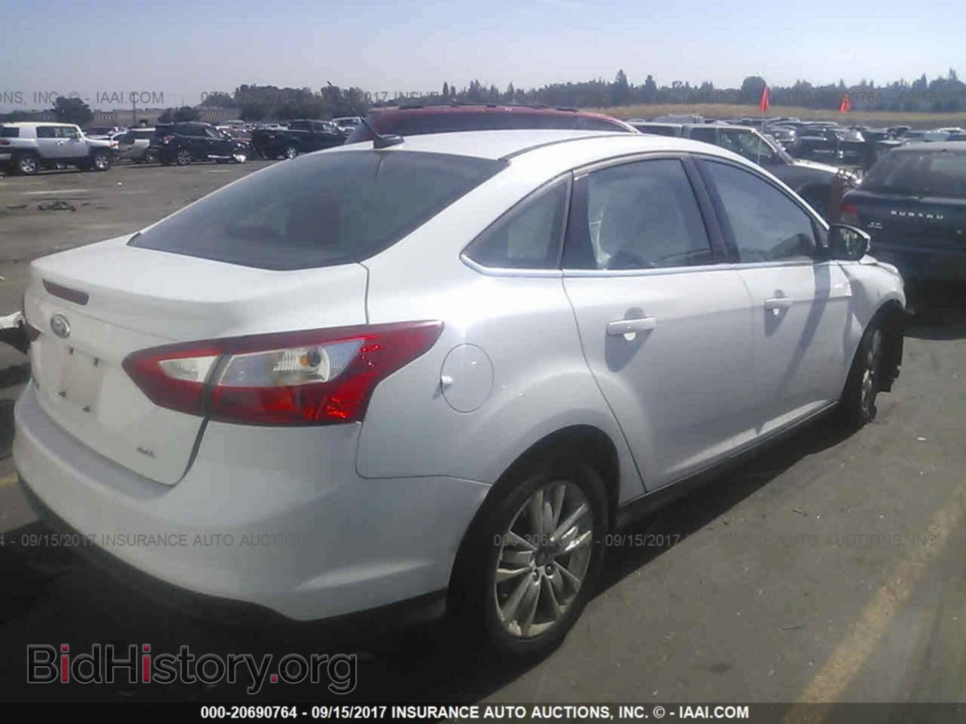 2012 Ford Focus - VIN: 1FAHP3H26CL176565 - Photo 4
