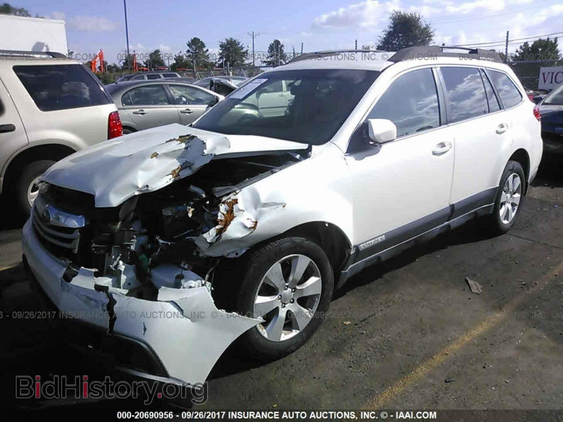 2011 Subaru Outback - VIN: 4S4BRBCC1B3357913 - Фото 2