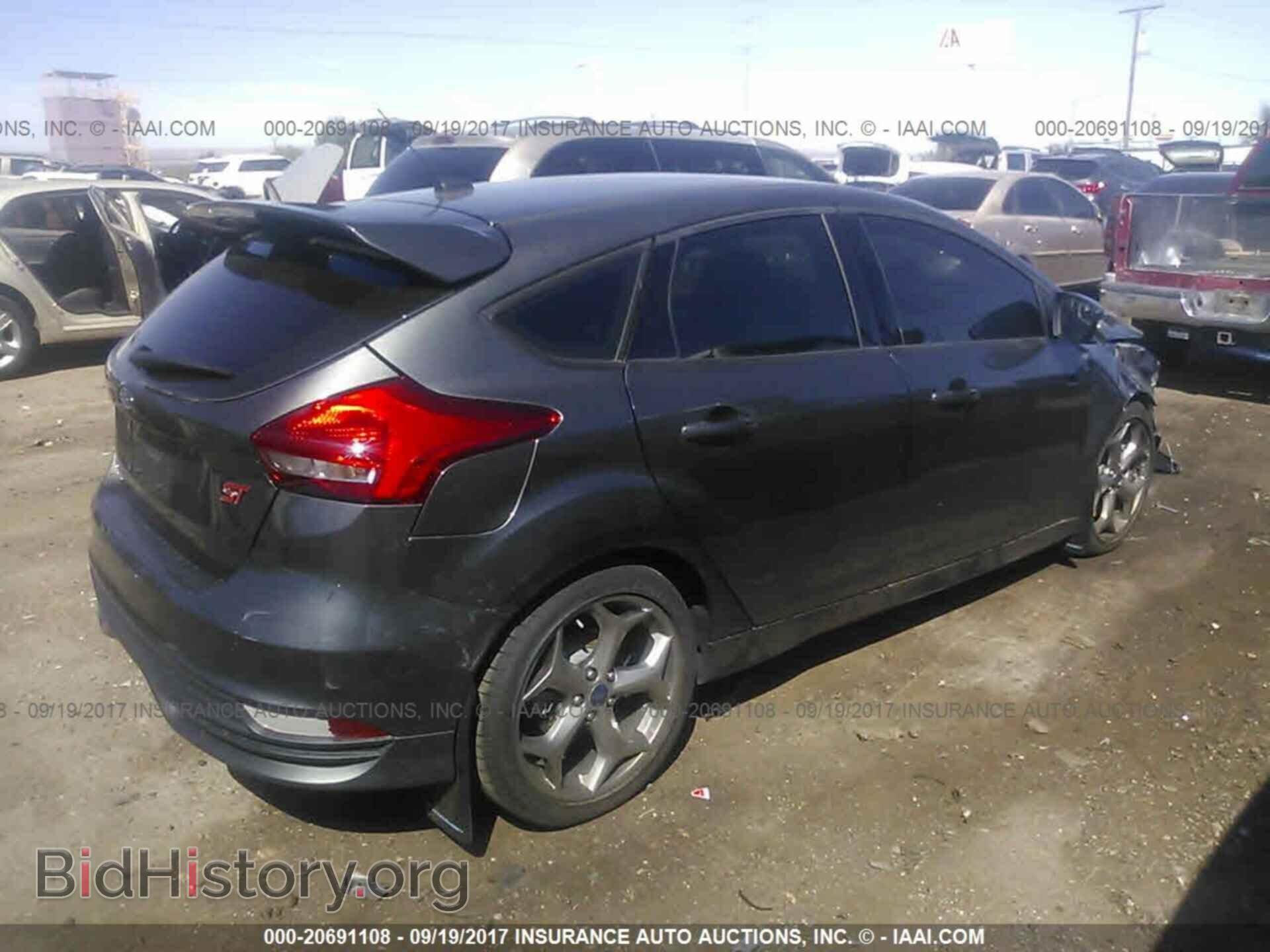2017 Ford Focus - VIN: 1FADP3L92HL277189 - Photo 4