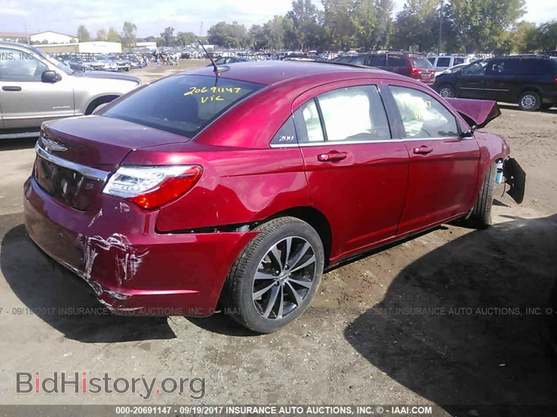 2013 Chrysler 200 - VIN: 1C3CCBBB5DN513823 - Photo 4