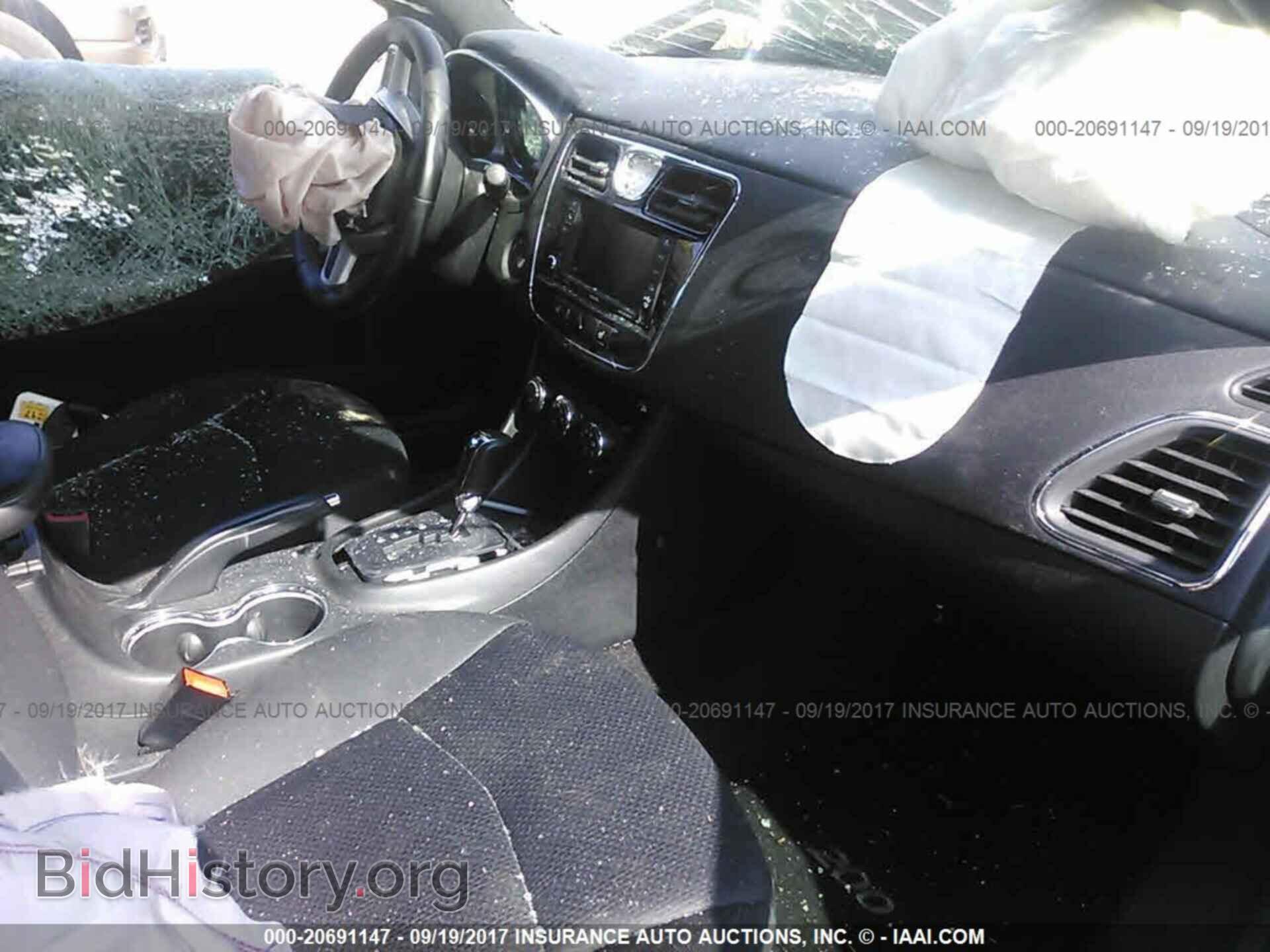 2013 Chrysler 200 - VIN: 1C3CCBBB5DN513823 - Photo 5