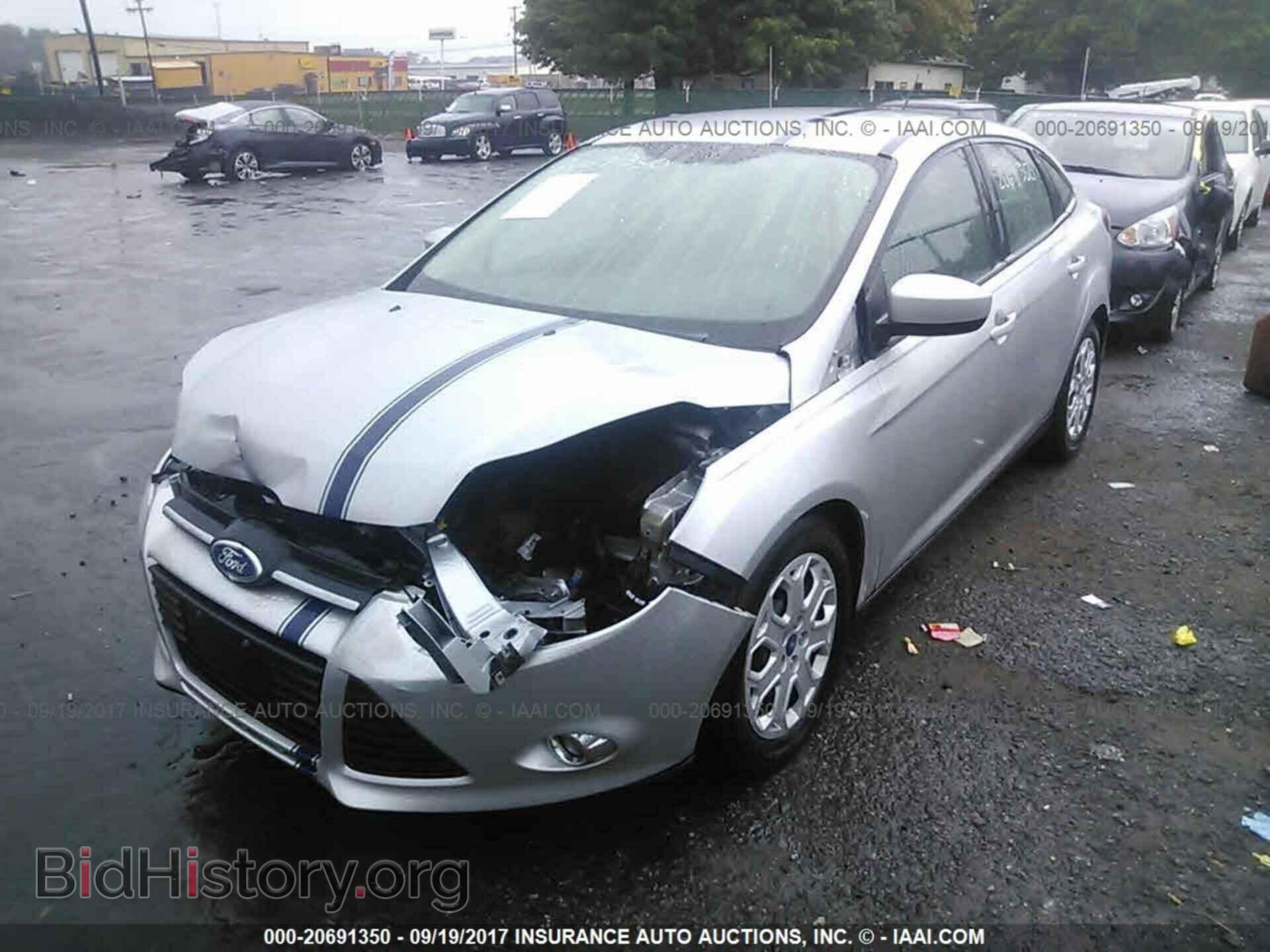 2012 Ford Focus - VIN: 1FAHP3F27CL208040 - Photo 2