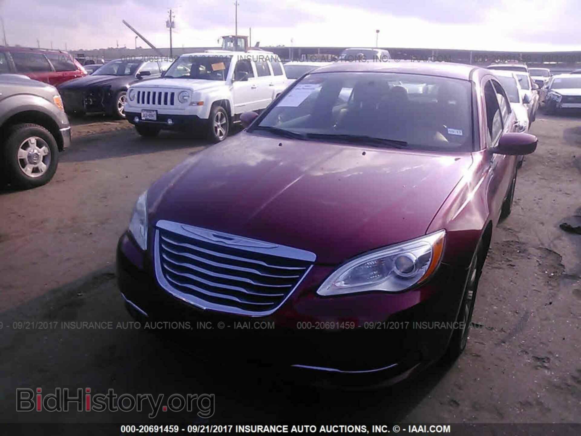 2013 Chrysler 200 - VIN: 1C3CCBBG1DN731575 - Photo 2