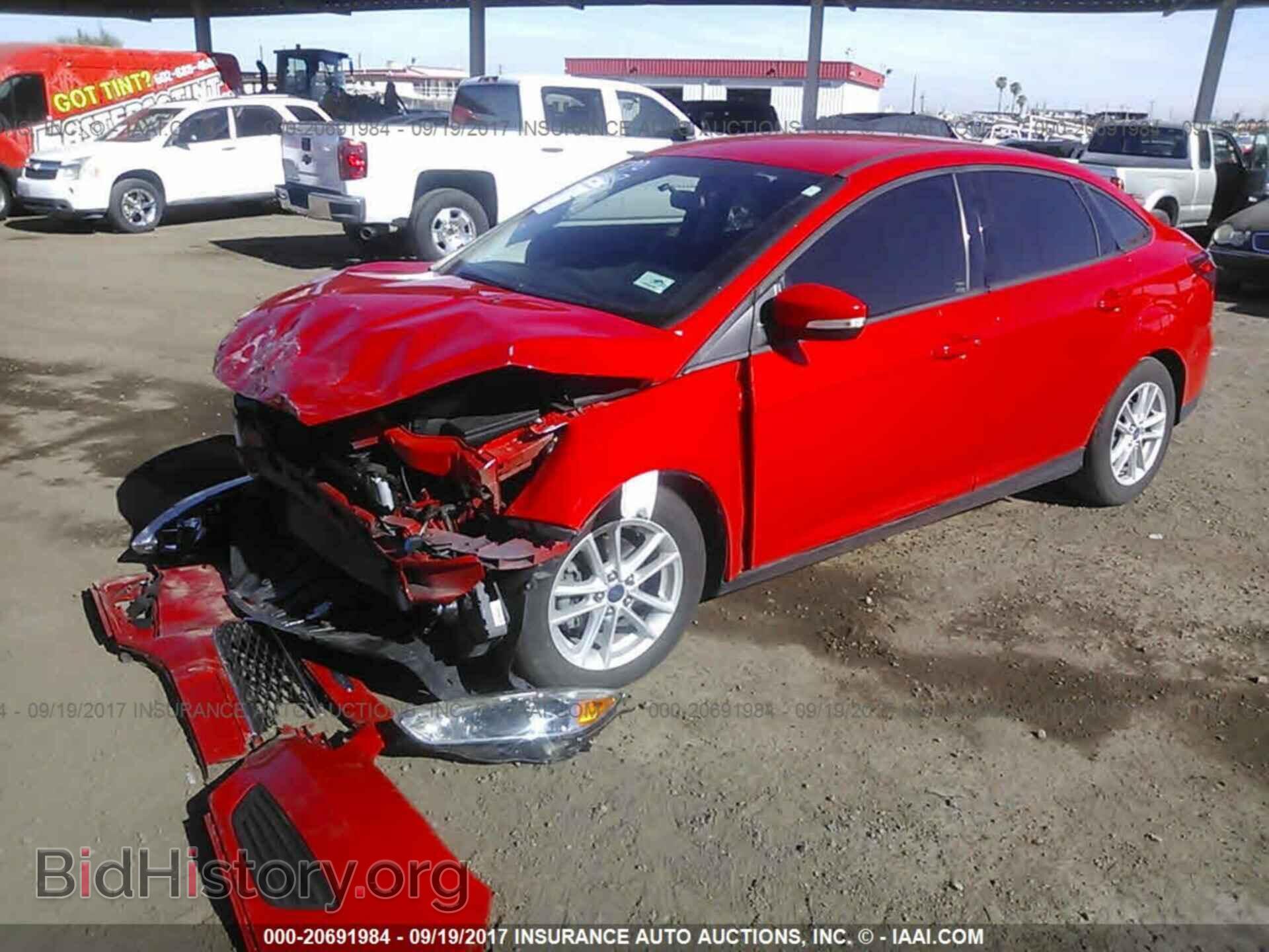 2015 Ford Focus - VIN: 1FADP3F29FL256528 - Фото 2