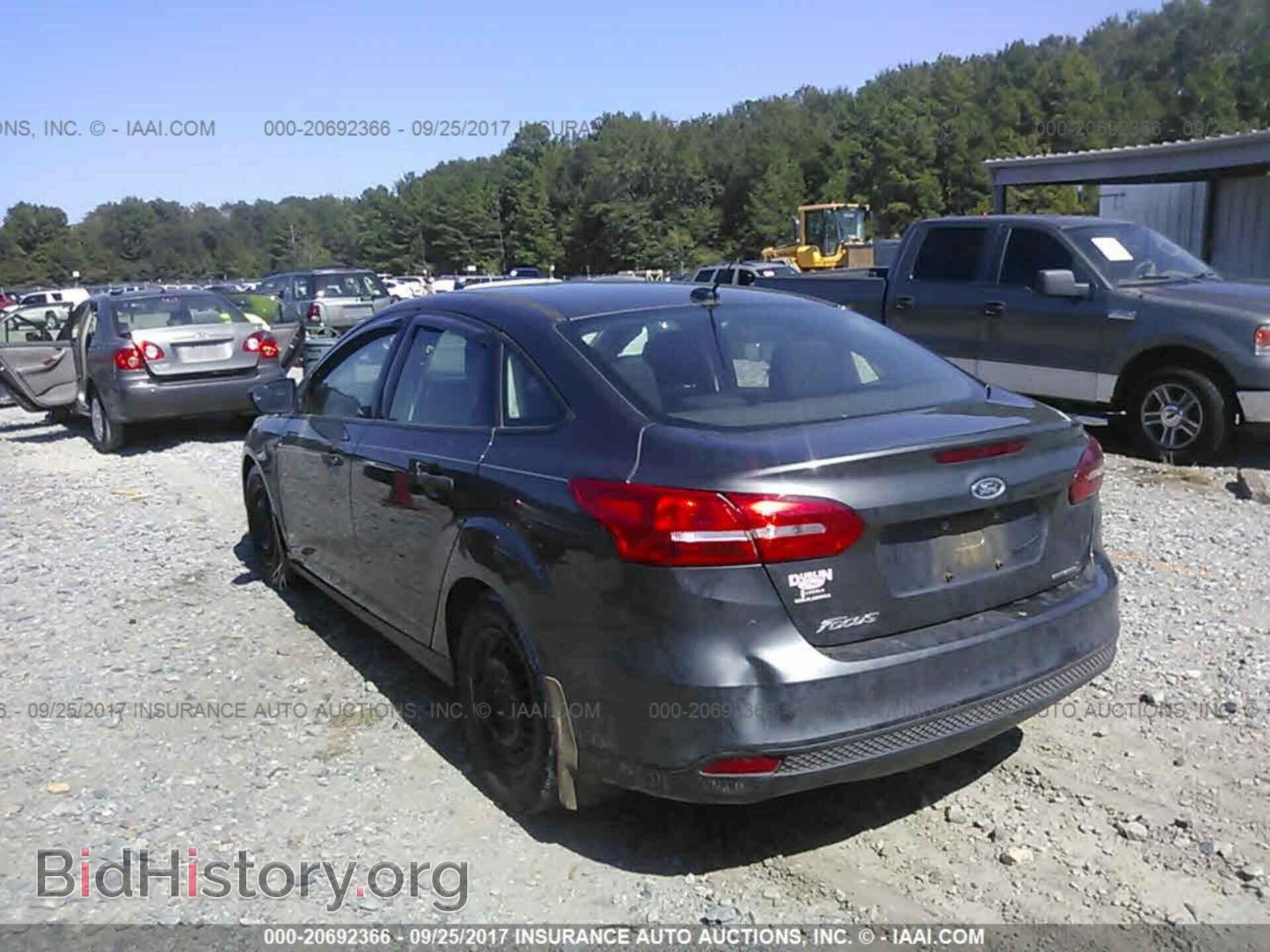 2016 Ford Focus - VIN: 1FADP3E27GL279762 - Photo 3