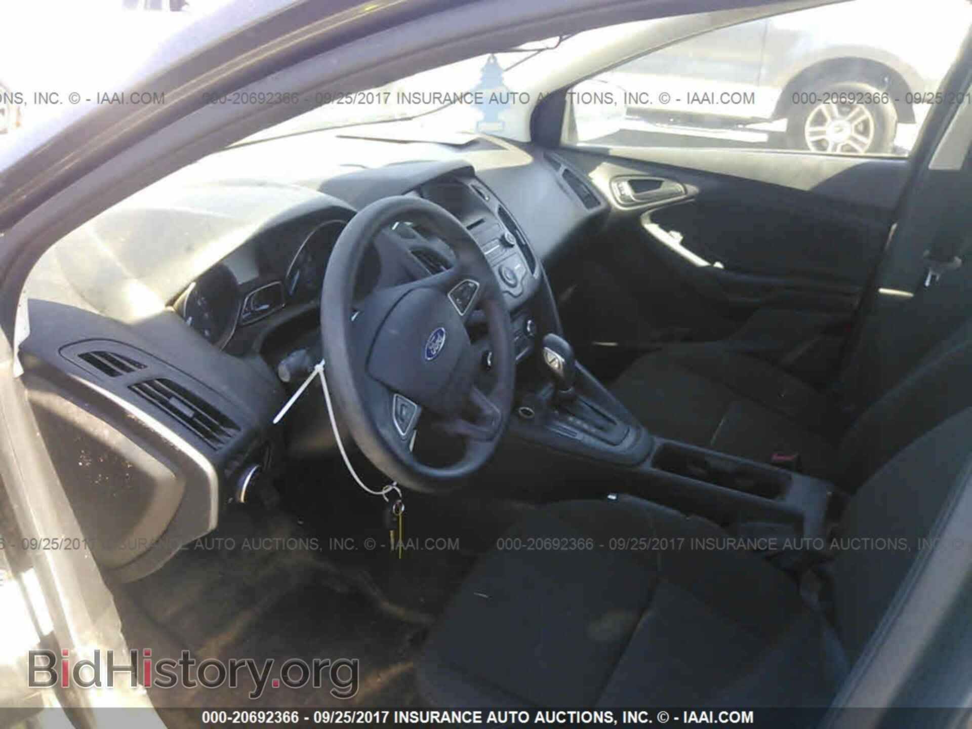 2016 Ford Focus - VIN: 1FADP3E27GL279762 - Photo 5