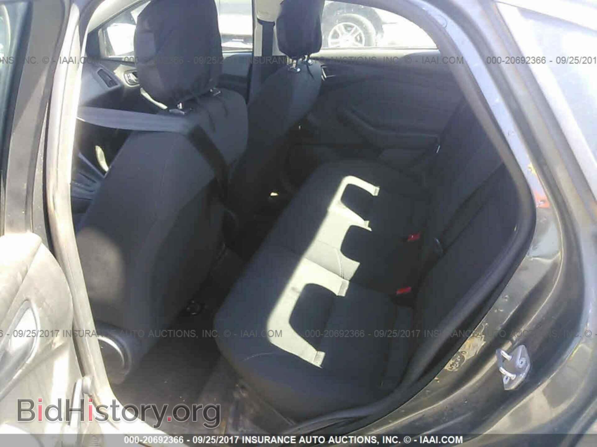 2016 Ford Focus - VIN: 1FADP3E27GL279762 - Photo 8