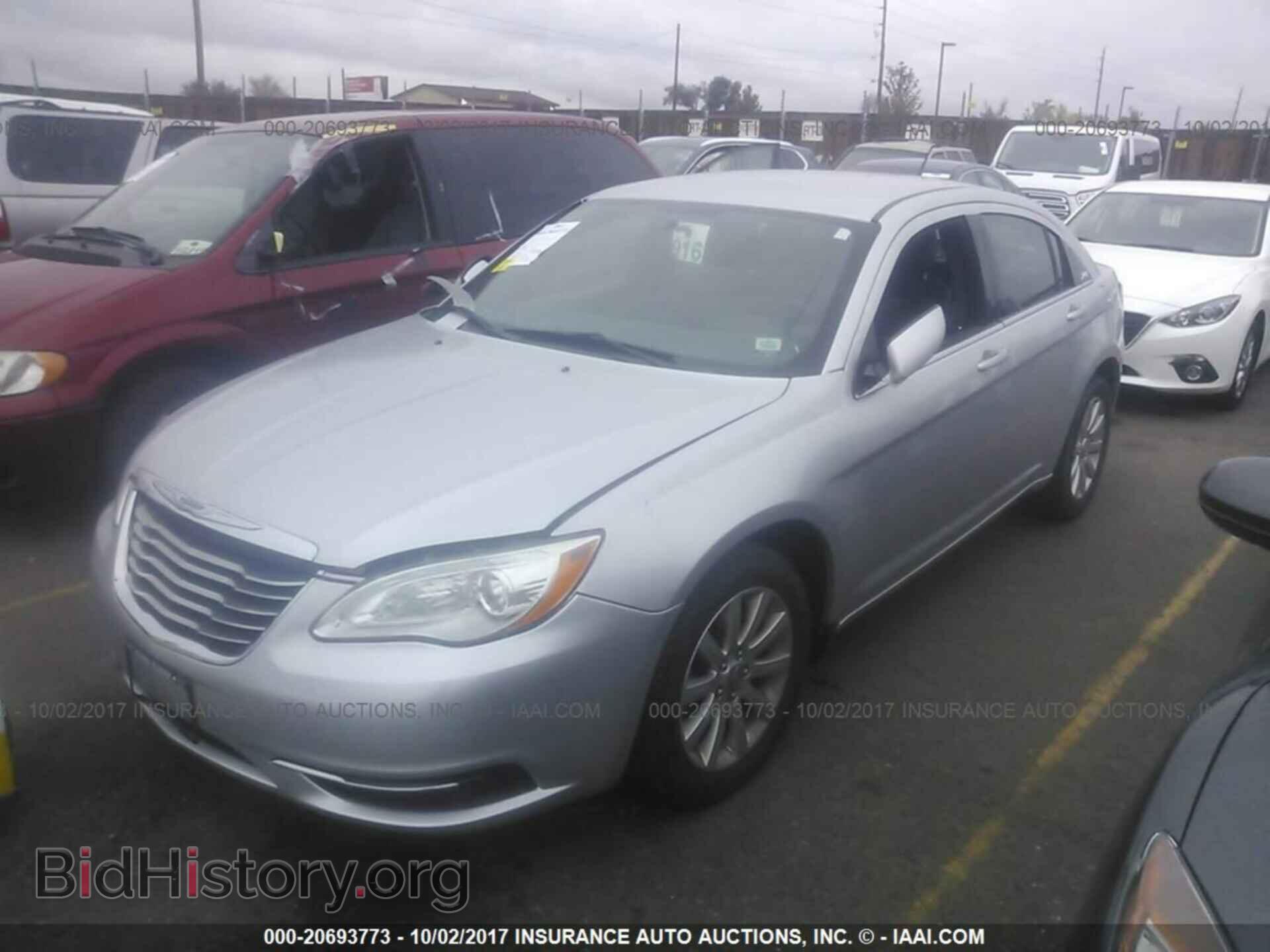 2012 Chrysler 200 - VIN: 1C3CCBBBXCN100875 - Фото 2