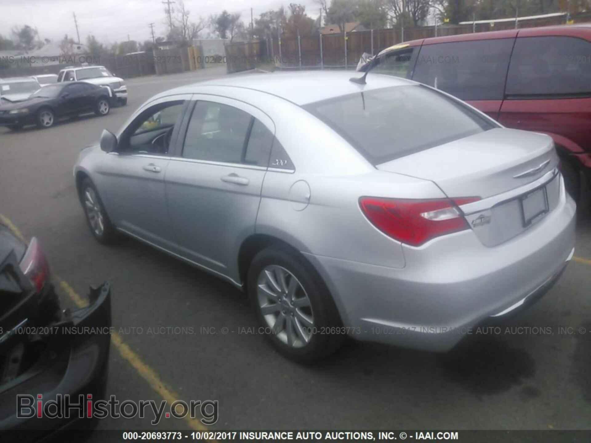 2012 Chrysler 200 - VIN: 1C3CCBBBXCN100875 - Фото 3