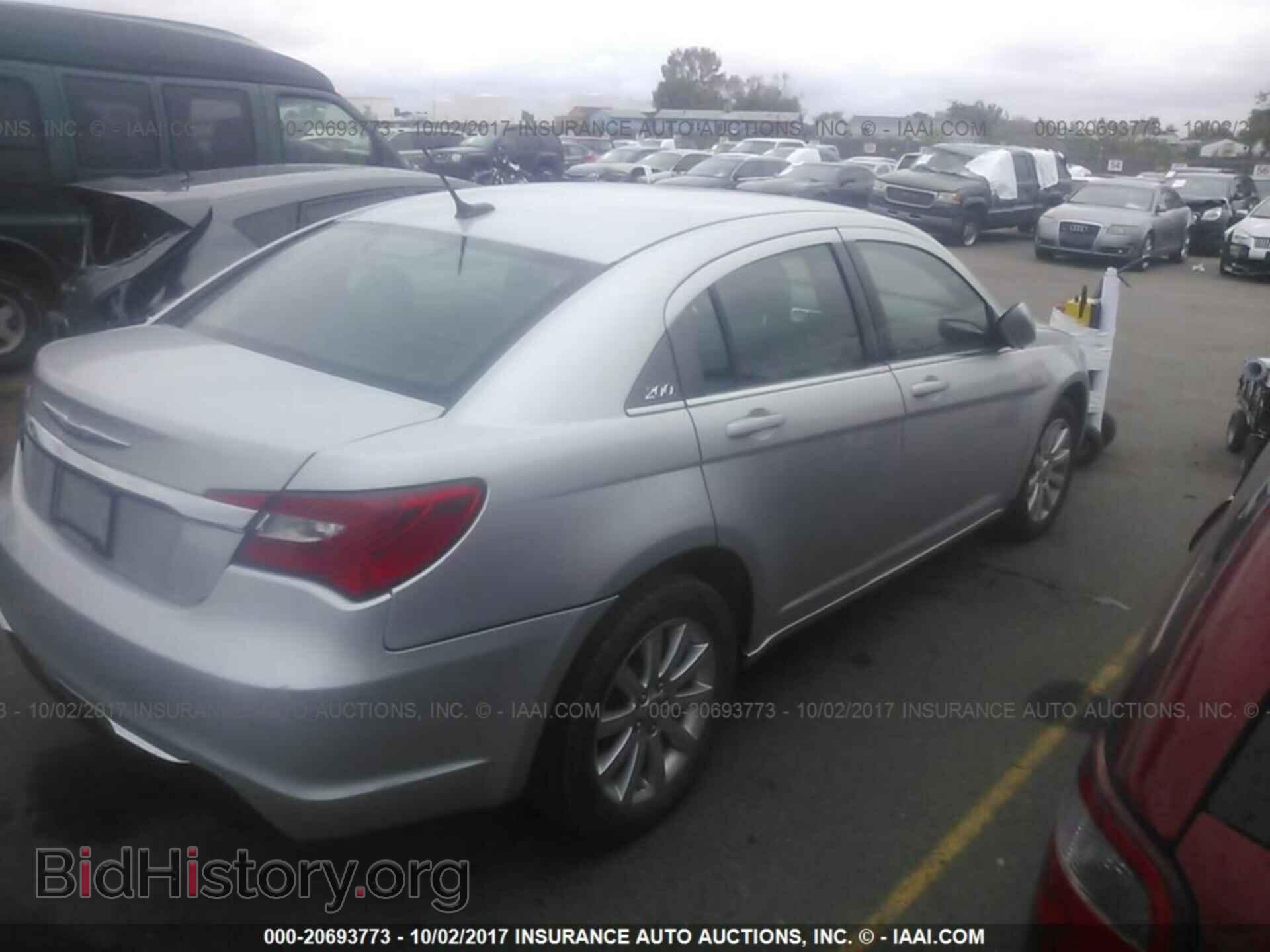 2012 Chrysler 200 - VIN: 1C3CCBBBXCN100875 - Фото 4