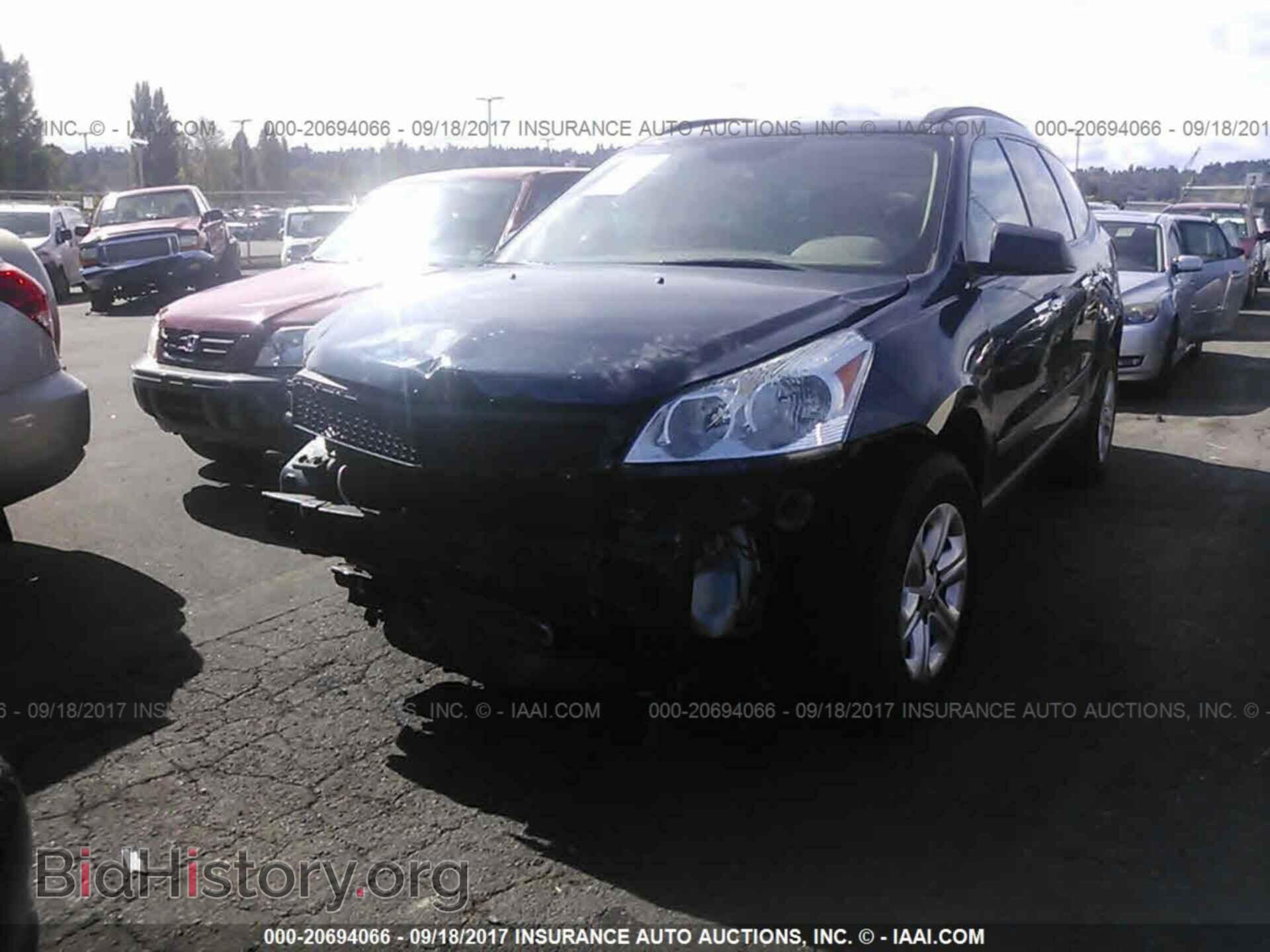 2012 Chevrolet Traverse - VIN: 1GNKVEED6CJ213933 - Photo 2