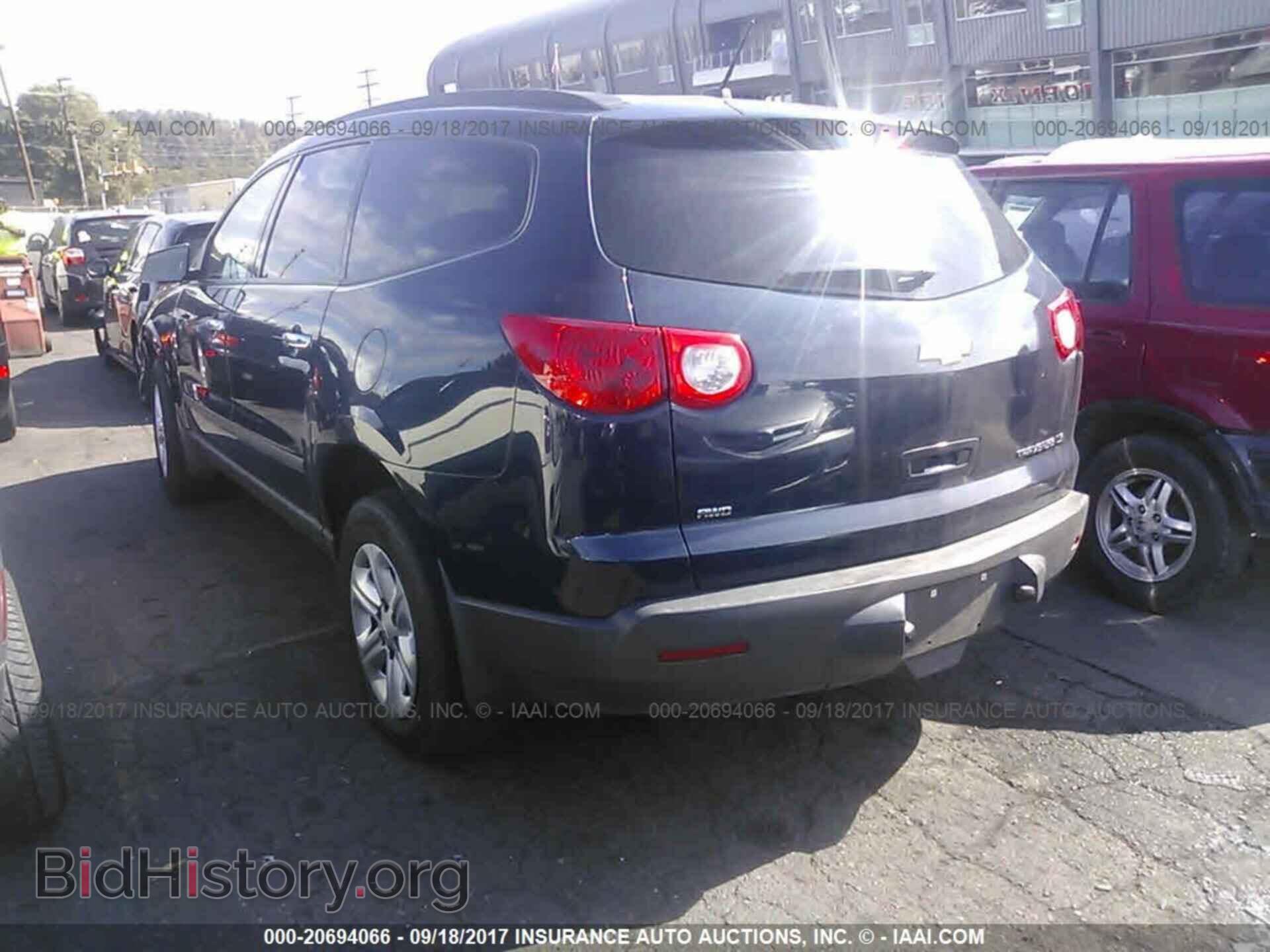 2012 Chevrolet Traverse - VIN: 1GNKVEED6CJ213933 - Photo 3