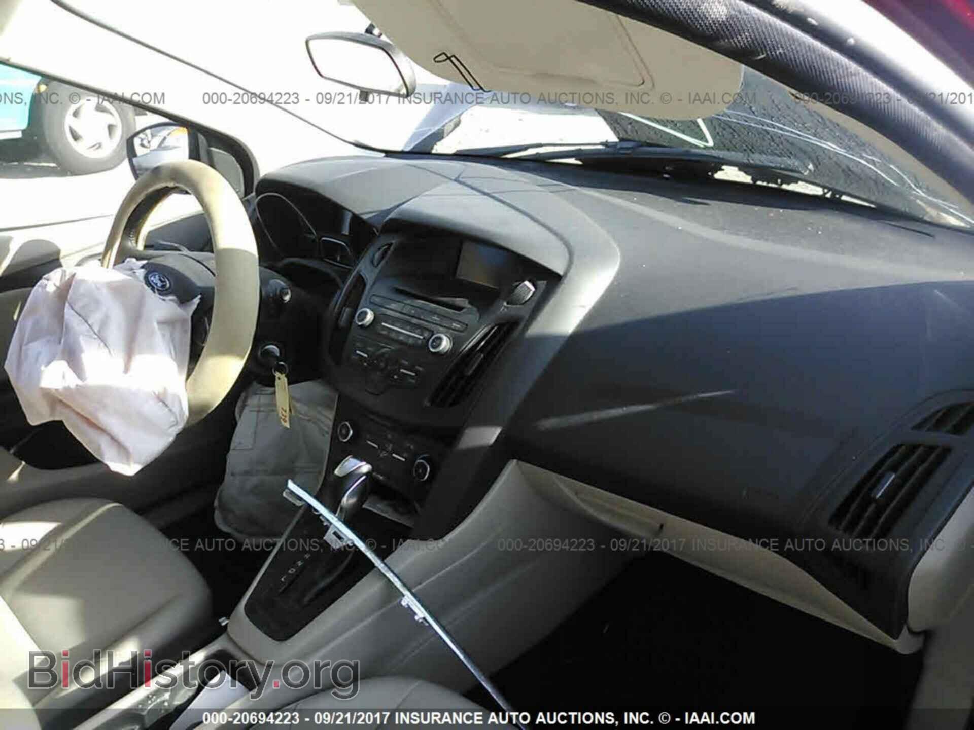 2016 Ford Focus - VIN: 1FADP3K27GL371622 - Photo 5