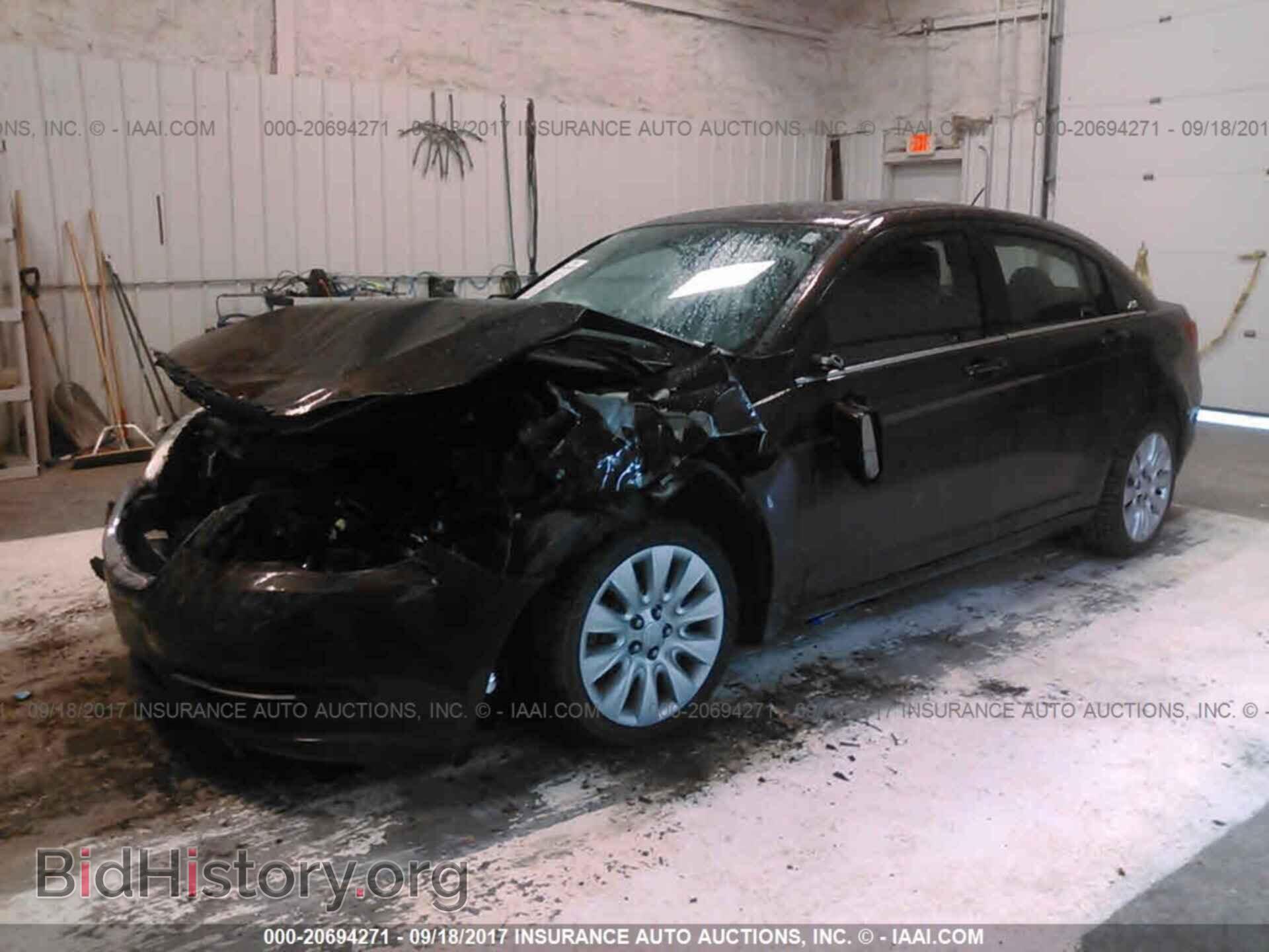 2013 Chrysler 200 - VIN: 1C3CCBAB6DN620915 - Photo 2