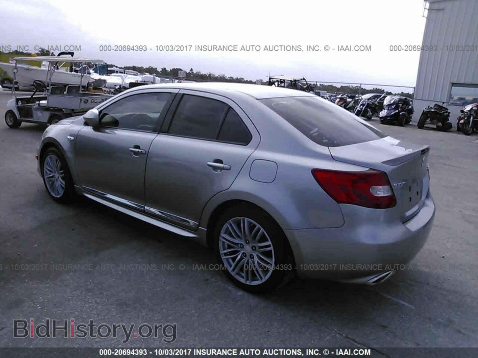 2011 Suzuki Kizashi - VIN: JS2RE9A84B6110640 - Photo 3