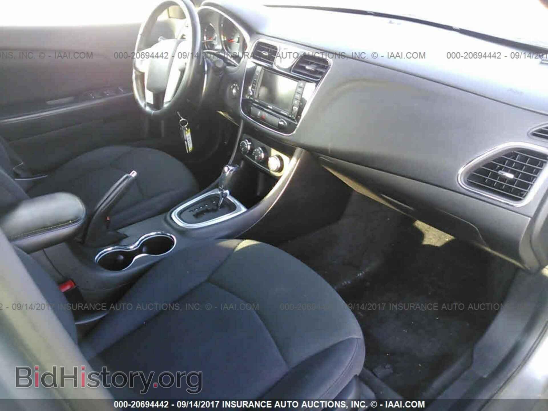 2012 Chrysler 200 - VIN: 1C3CCBBG1CN297625 - Photo 5