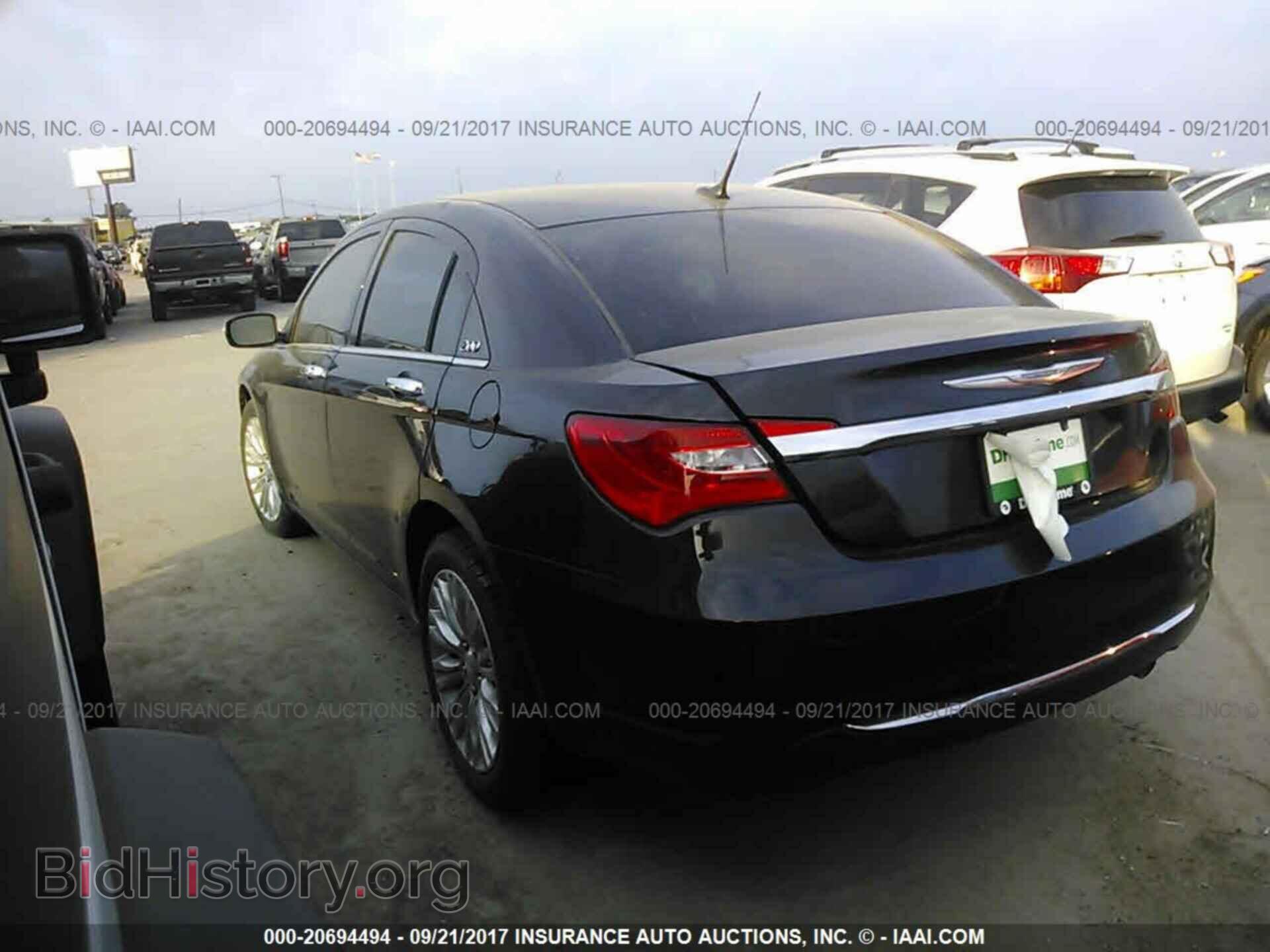 2011 Chrysler 200 - VIN: 1C3BC2FB3BN533037 - Фото 3
