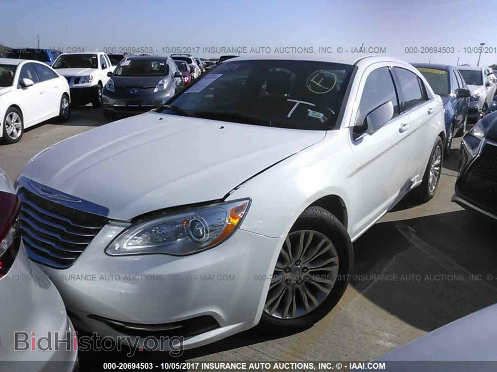 2012 Chrysler 200 - VIN: 1C3CCBABXCN256979 - Фото 2