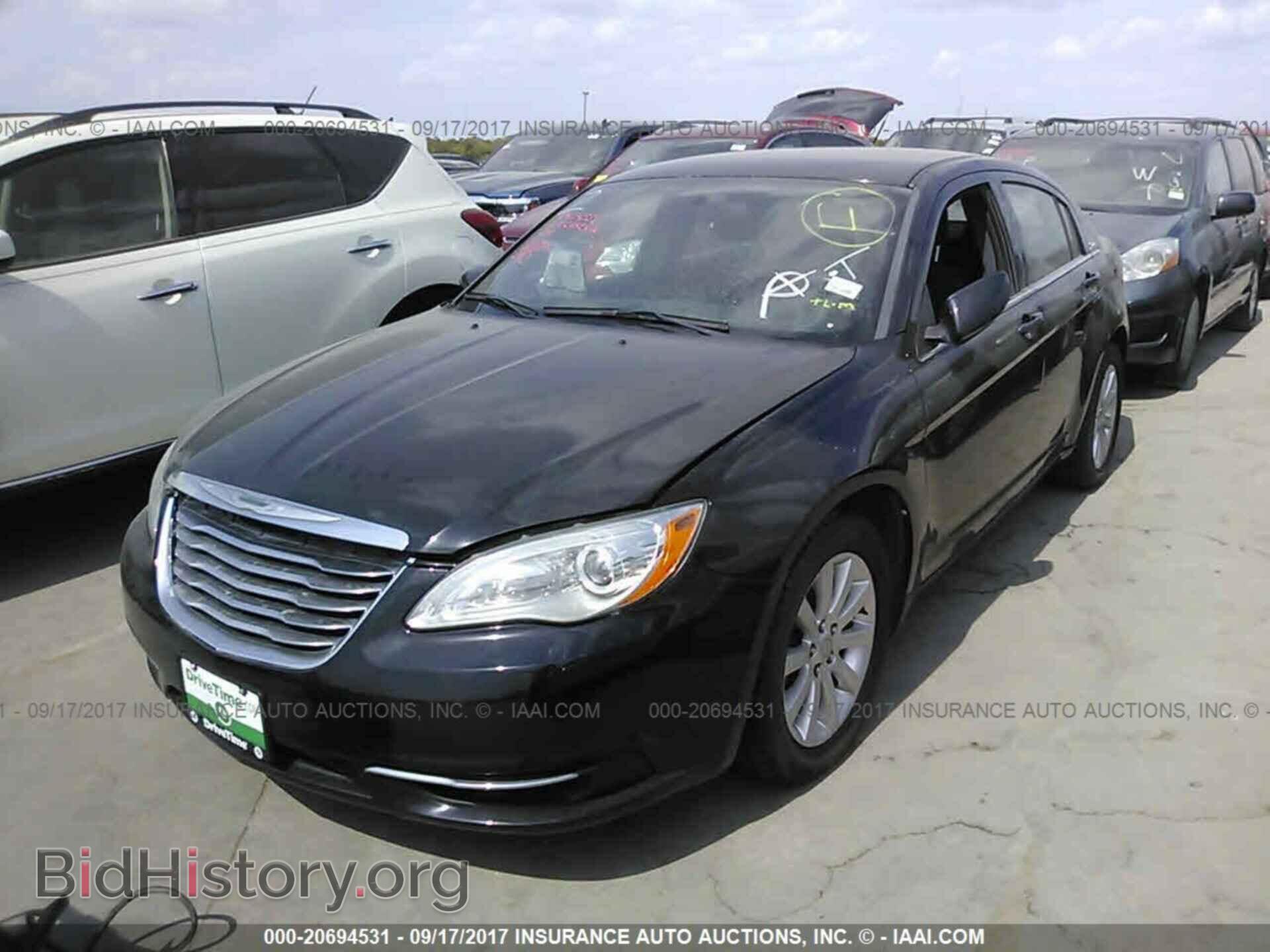 2014 Chrysler 200 - VIN: 1C3CCBBG1EN115229 - Фото 2