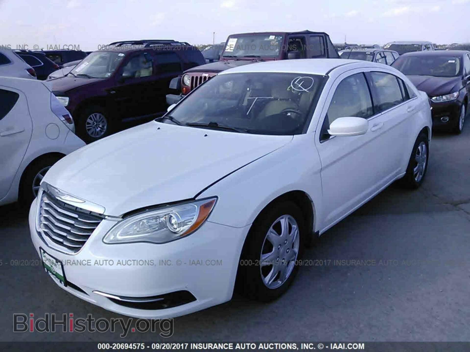 2013 Chrysler 200 - VIN: 1C3CCBAG4DN724296 - Фото 2
