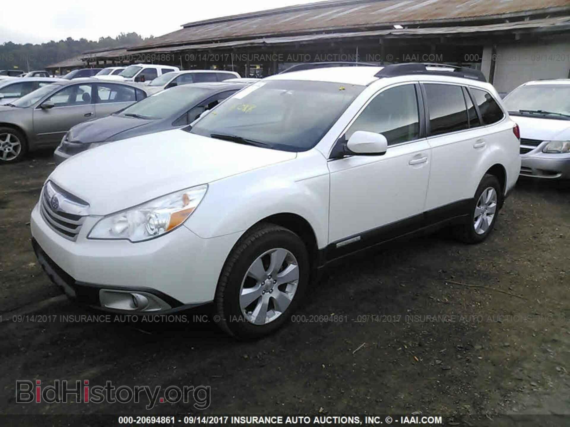2011 Subaru Outback - VIN: 4S4BRBCC2B3342949 - Фото 2