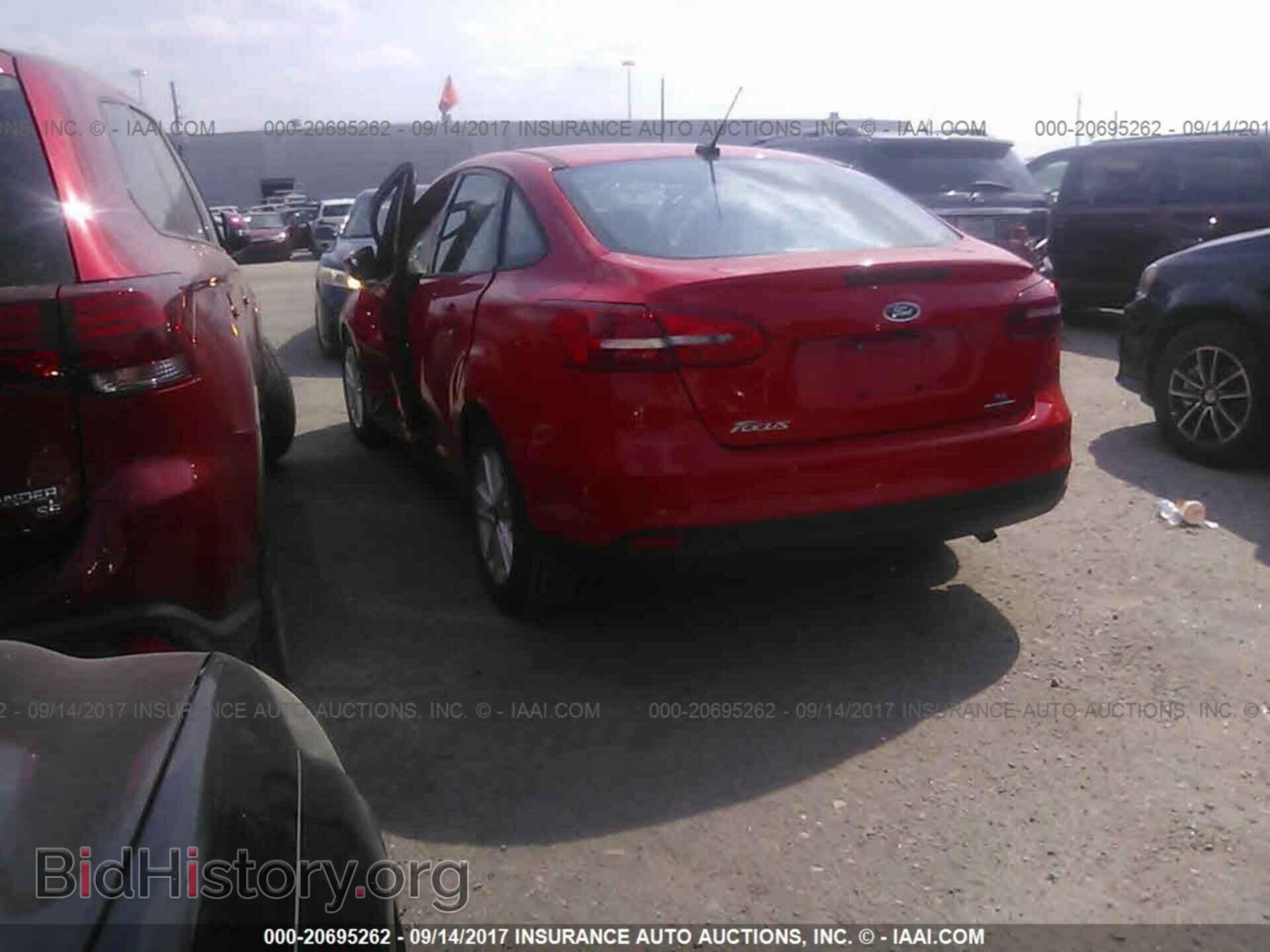 2016 Ford Focus - VIN: 1FADP3F24GL291348 - Photo 3