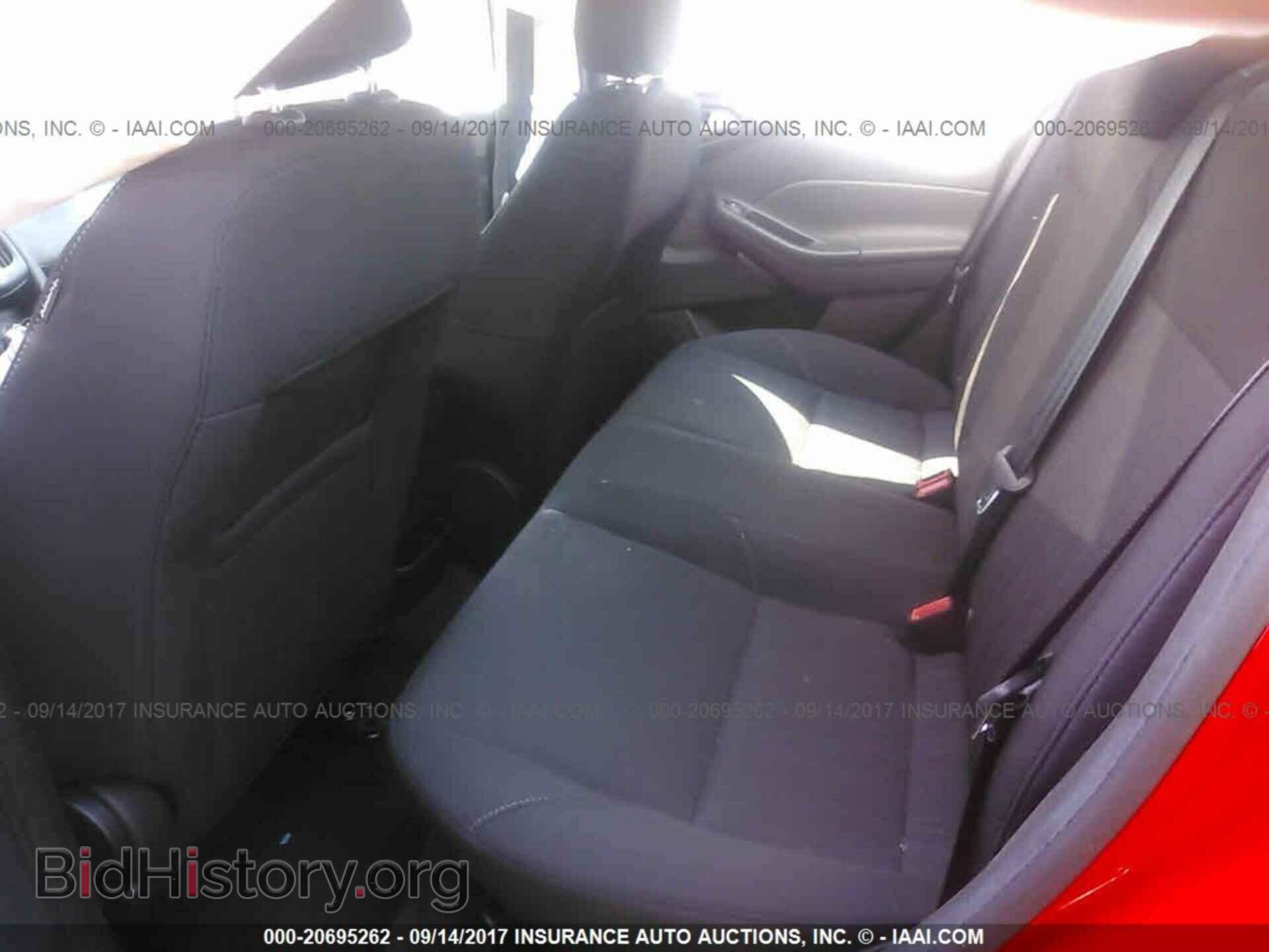 2016 Ford Focus - VIN: 1FADP3F24GL291348 - Photo 8