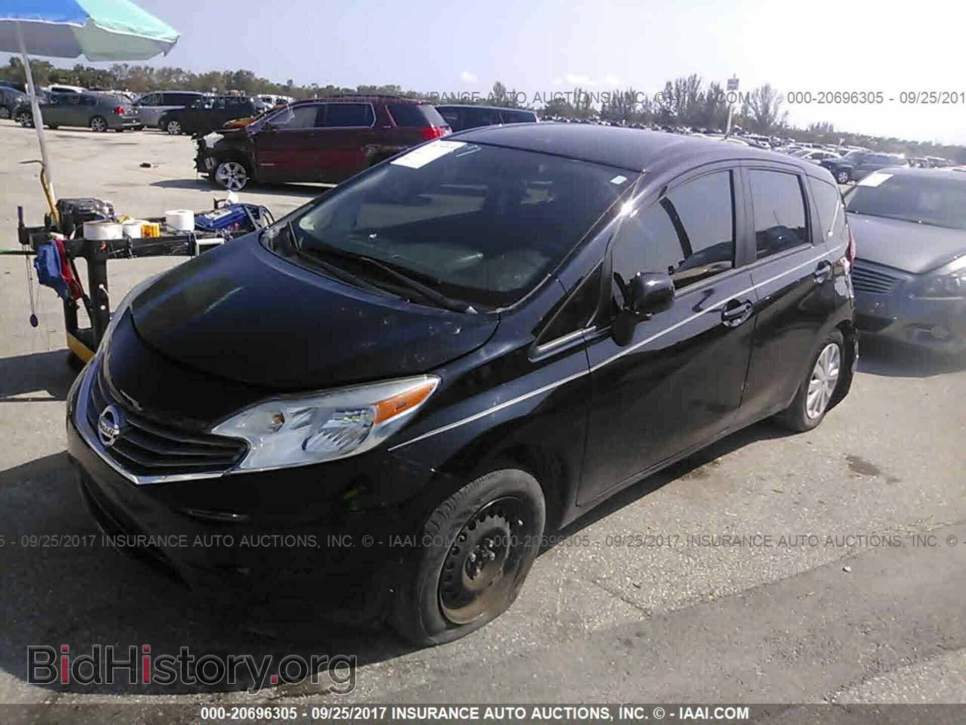 2014 Nissan Versa note - VIN: 3N1CE2CP6EL434567 - Photo 2