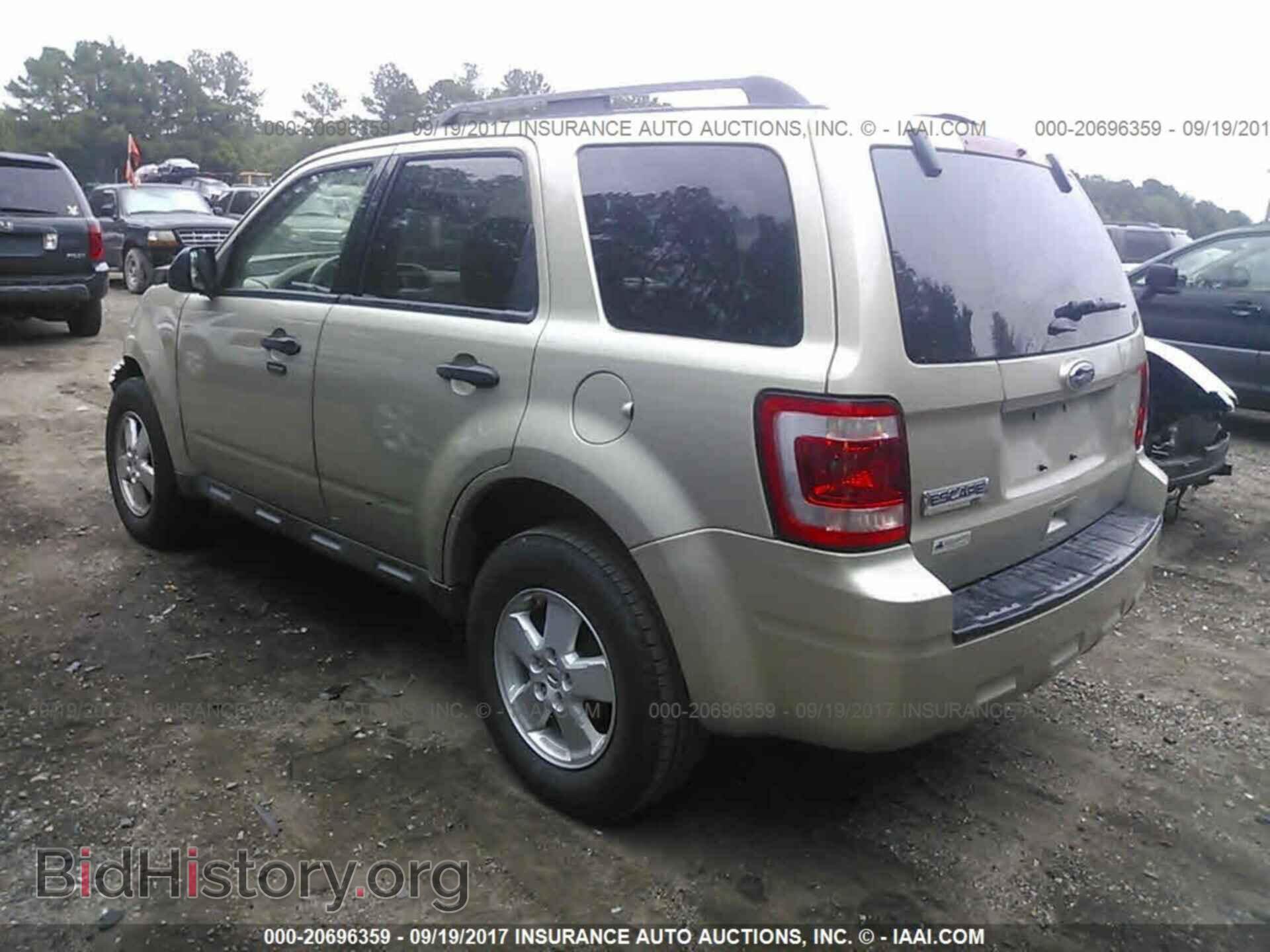 2011 Ford Escape - VIN: 1FMCU0D76BKB32627 - Фото 3