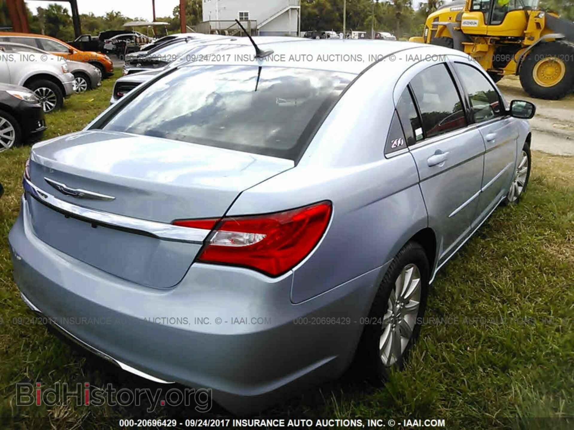 2013 Chrysler 200 - VIN: 1C3CCBBB6DN732774 - Photo 4
