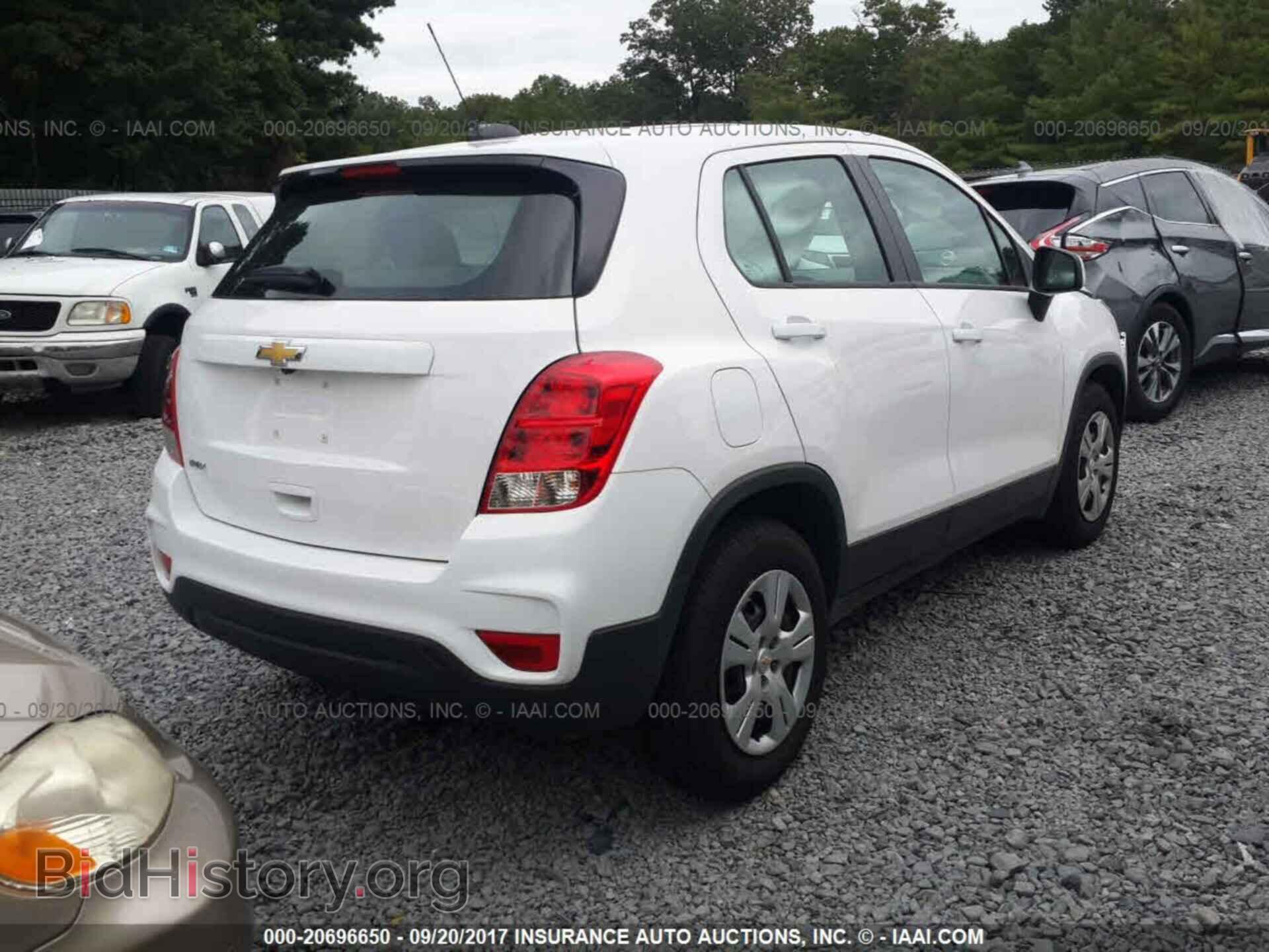 2017 Chevrolet Trax - VIN: 3GNCJKSB8HL187322 - Фото 4