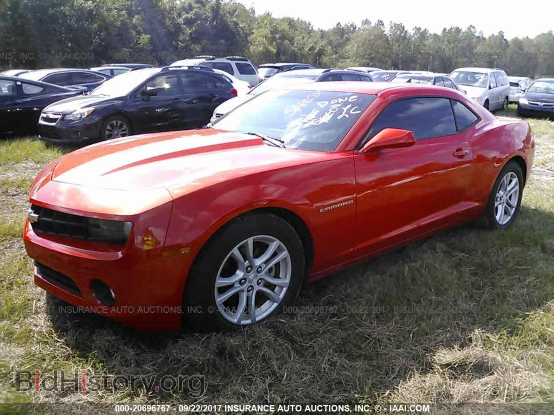 2013 Chevrolet Camaro - VIN: 2G1FB1E37D9196231 - Photo 2