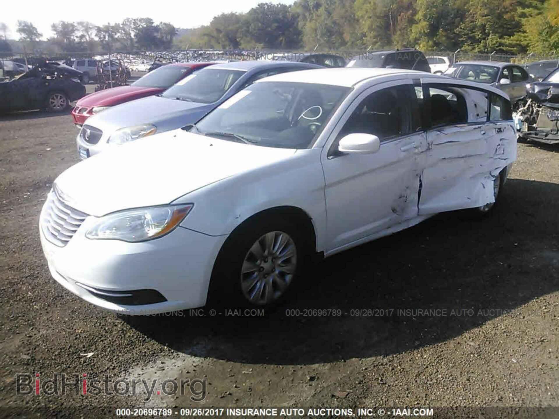 2012 Chrysler 200 - VIN: 1C3CCBAB8CN291875 - Фото 2