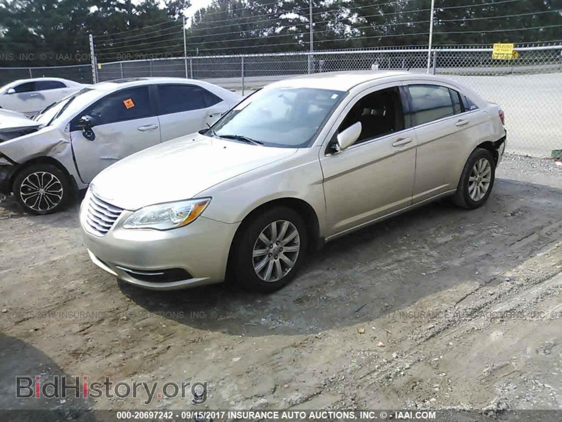 2013 Chrysler 200 - VIN: 1C3CCBBB5DN763675 - Фото 2