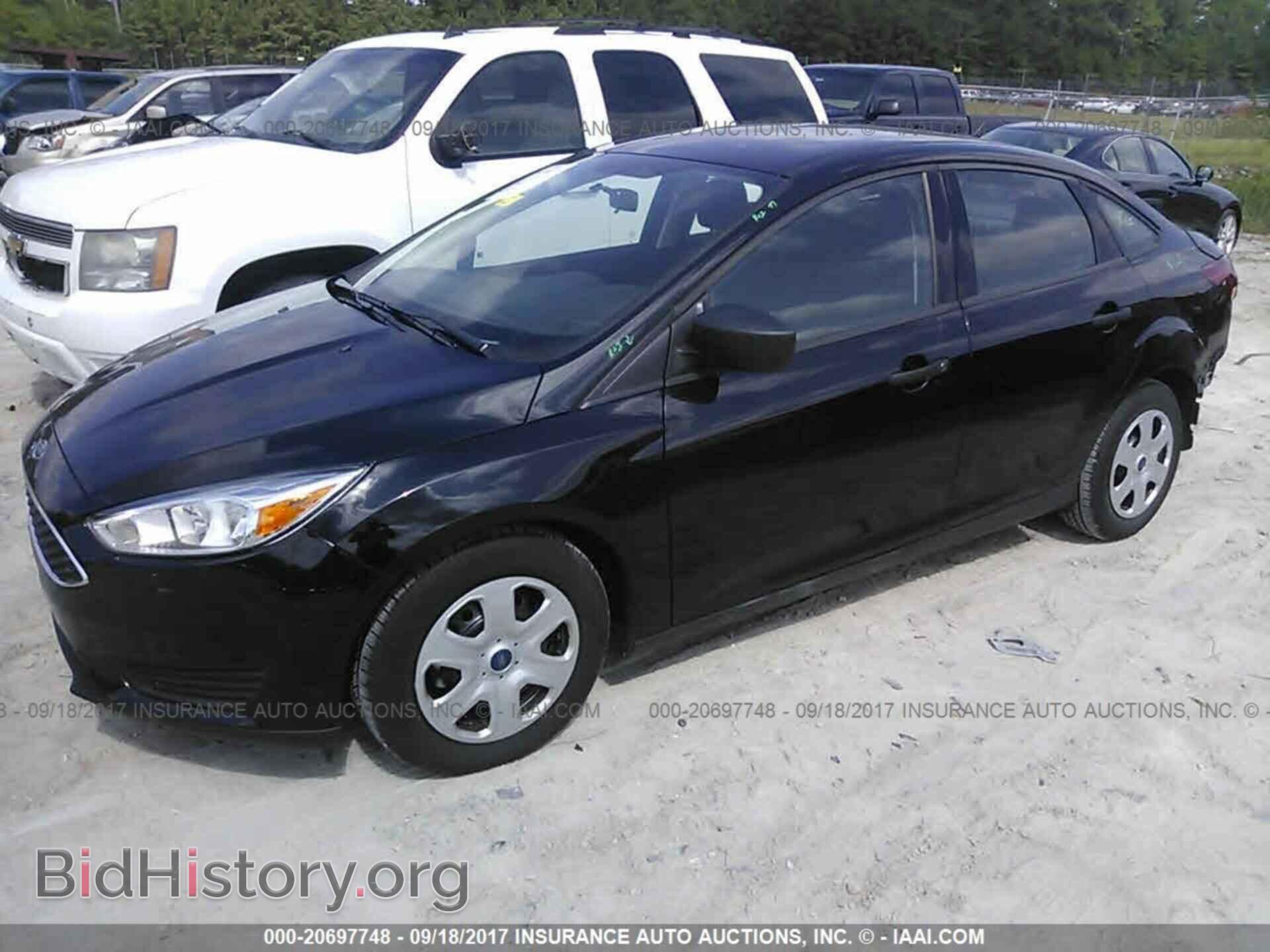 2017 Ford Focus - VIN: 1FADP3E29HL297357 - Photo 2