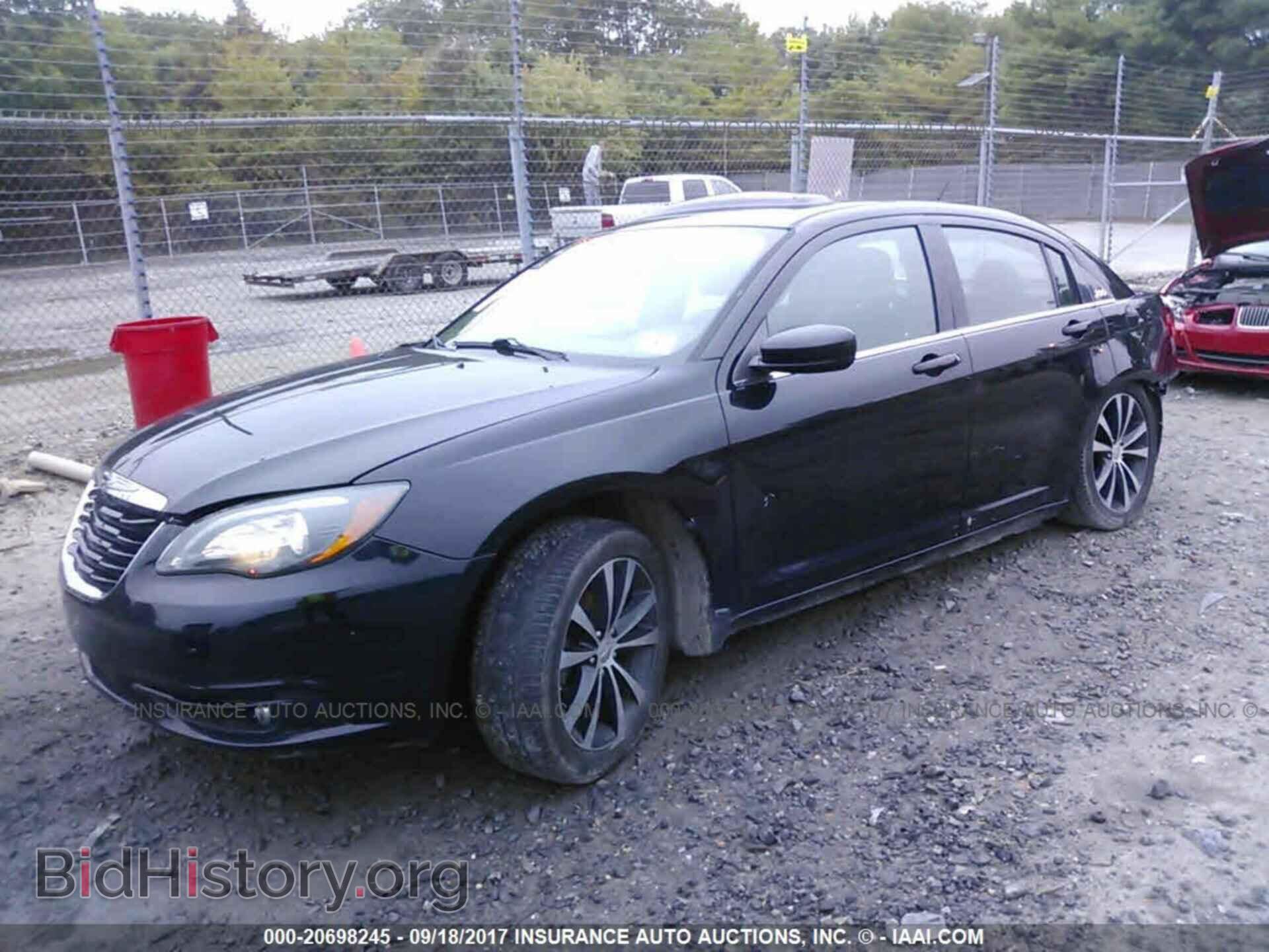 2011 Chrysler 200 - VIN: 1C3BC8FG4BN567261 - Фото 2