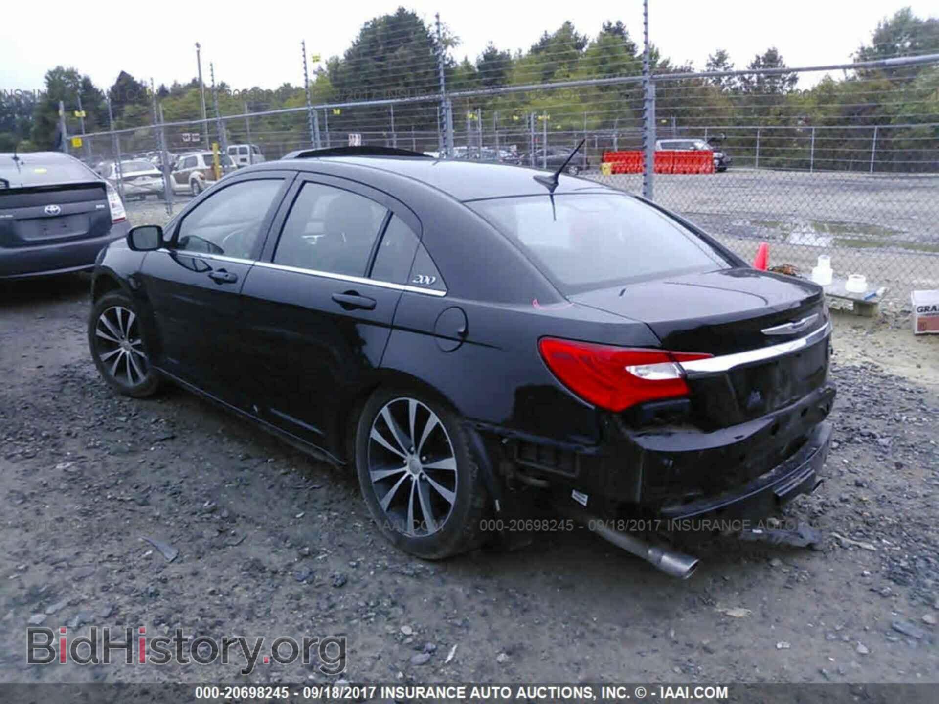 2011 Chrysler 200 - VIN: 1C3BC8FG4BN567261 - Фото 3