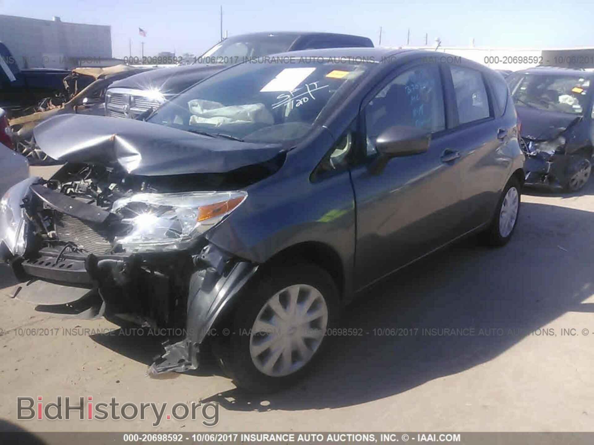 2016 Nissan Versa note - VIN: 3N1CE2CP5GL366779 - Фото 2