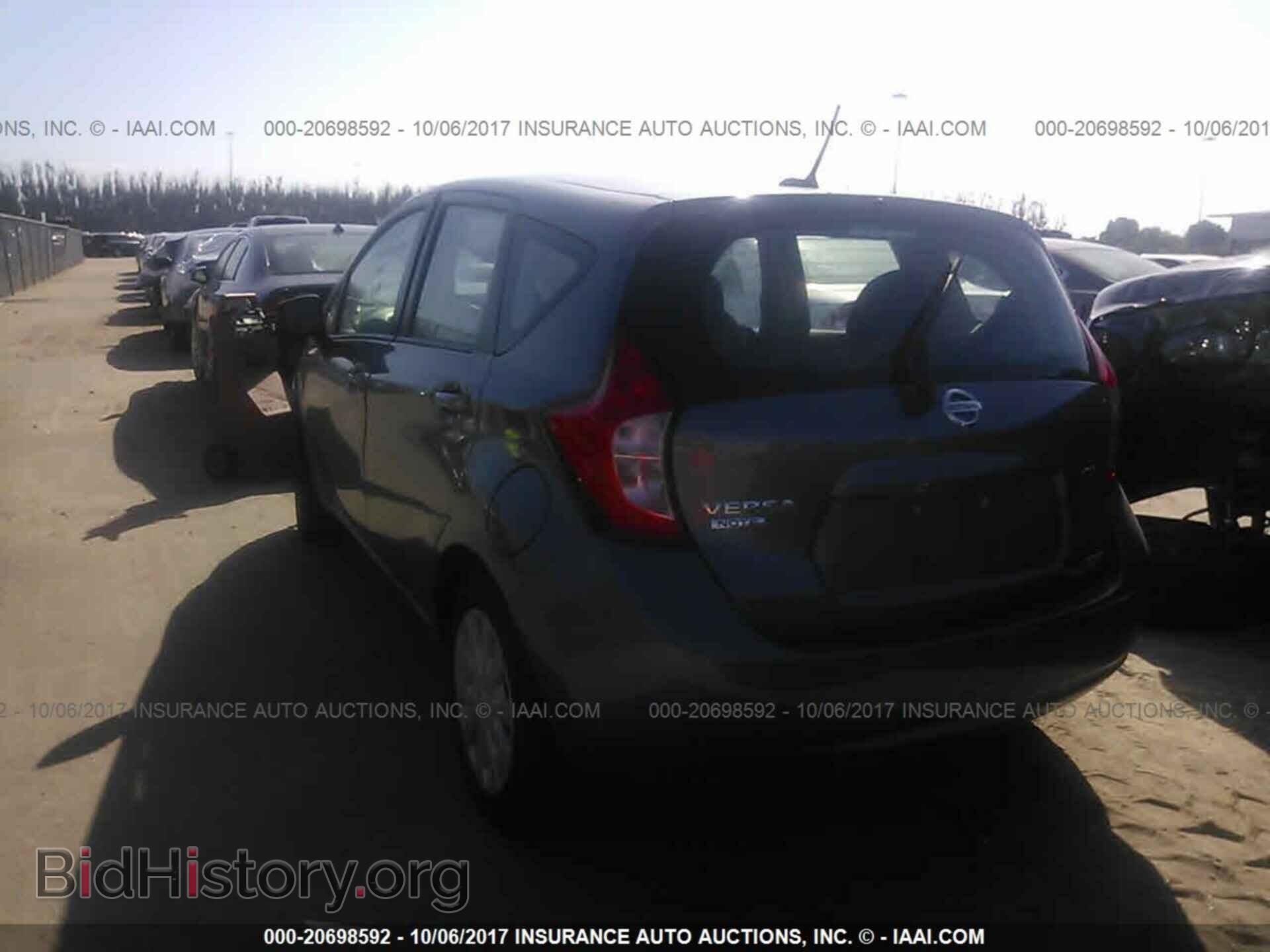 2016 Nissan Versa note - VIN: 3N1CE2CP5GL366779 - Фото 3