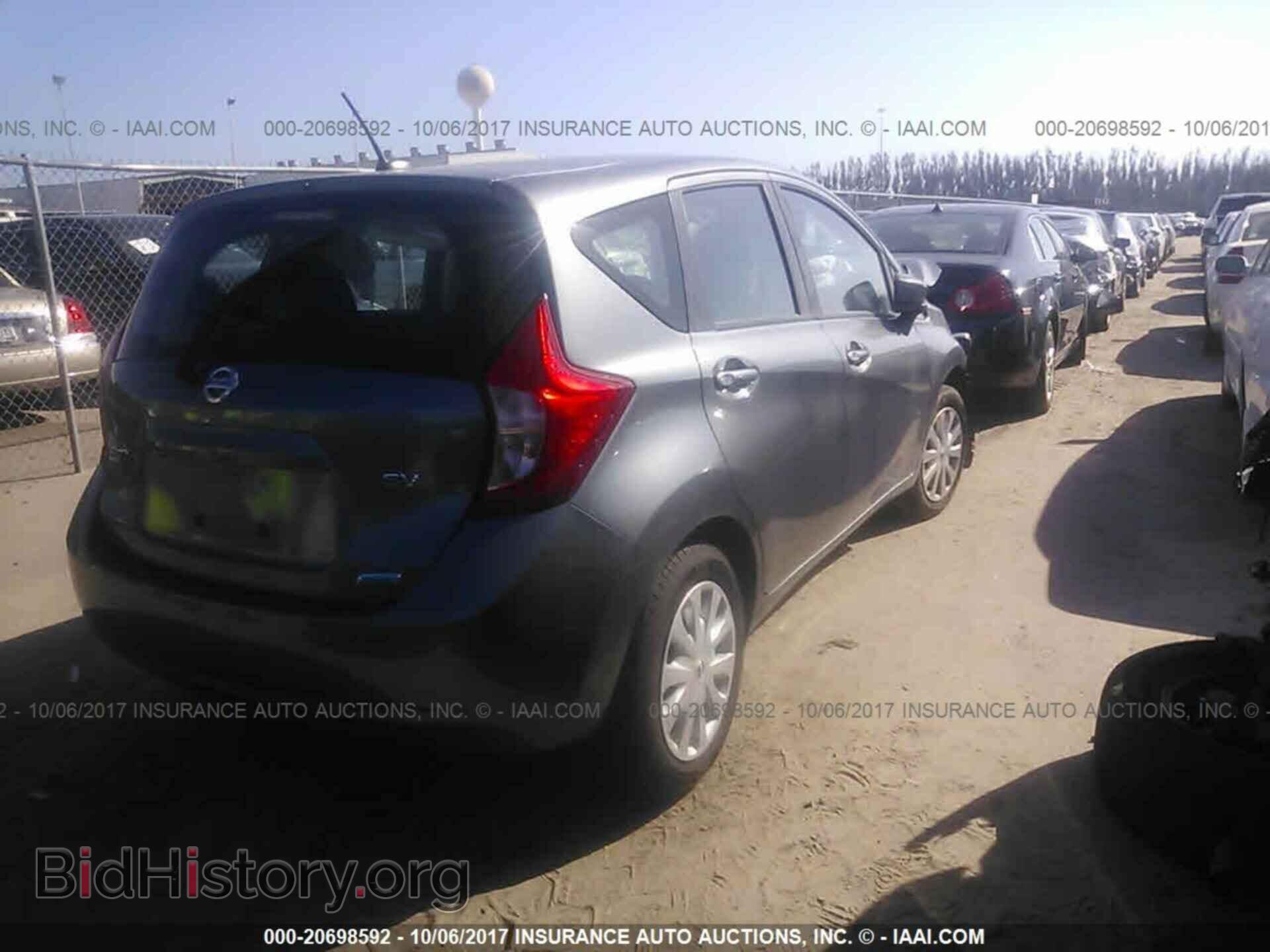 2016 Nissan Versa note - VIN: 3N1CE2CP5GL366779 - Фото 4