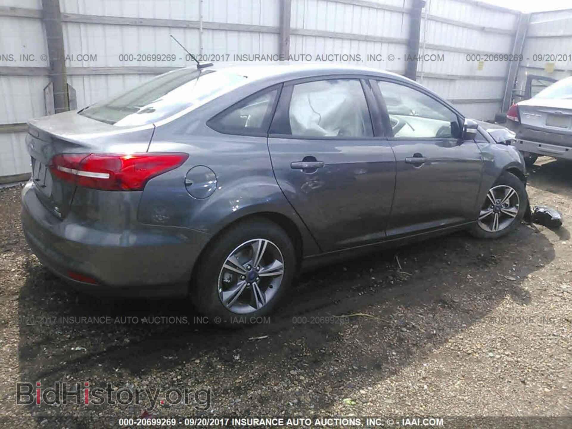 2017 Ford Focus - VIN: 1FADP3FE5HL309707 - Фото 4