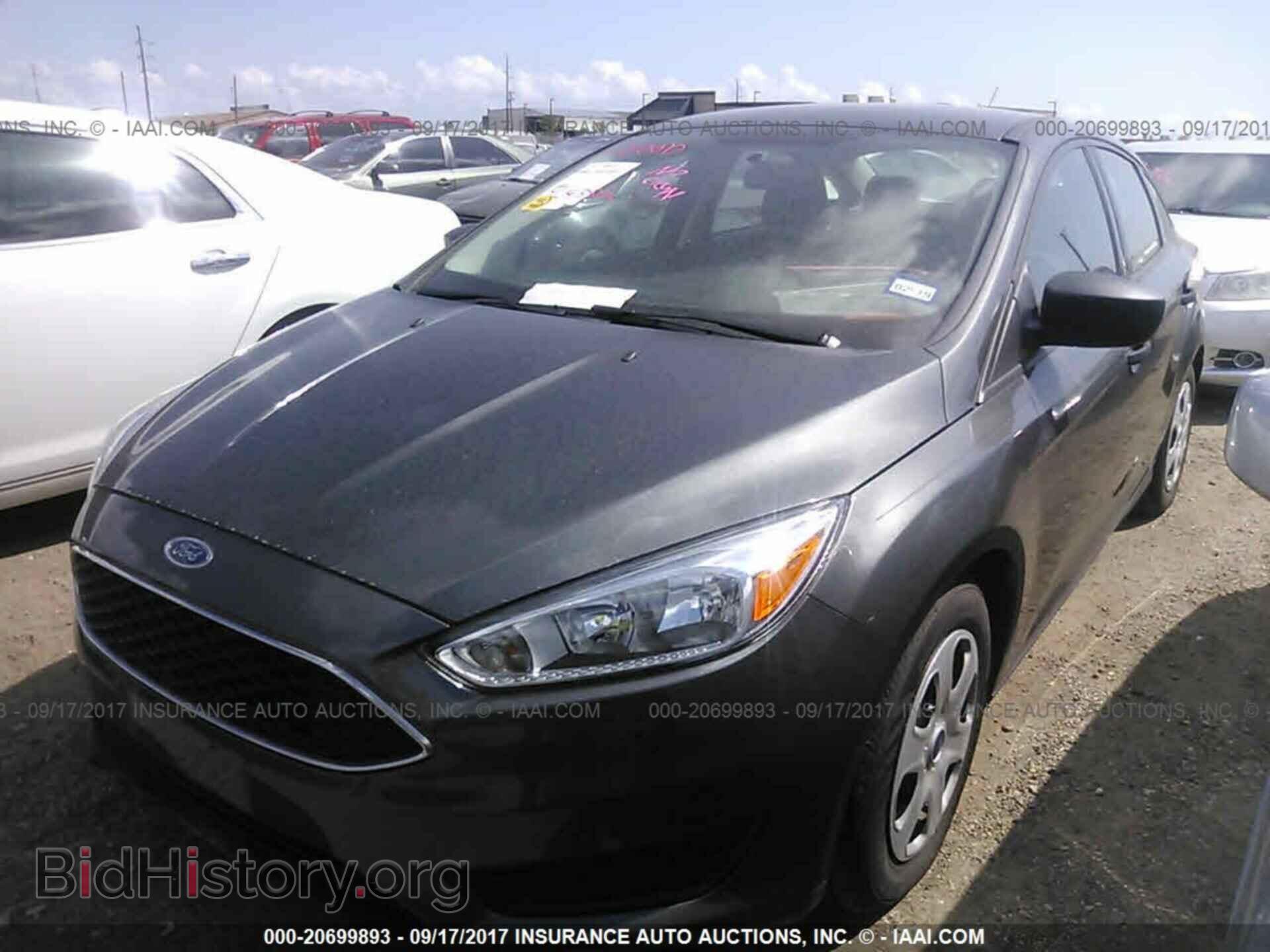 2016 Ford Focus - VIN: 1FADP3E2XGL406875 - Photo 2