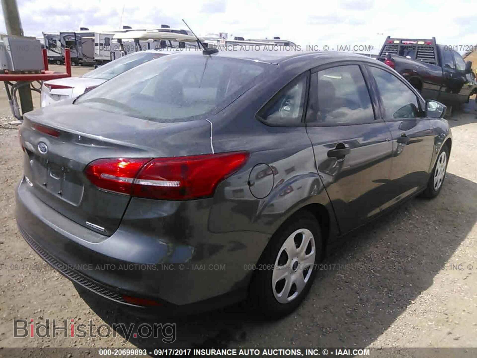 2016 Ford Focus - VIN: 1FADP3E2XGL406875 - Photo 4