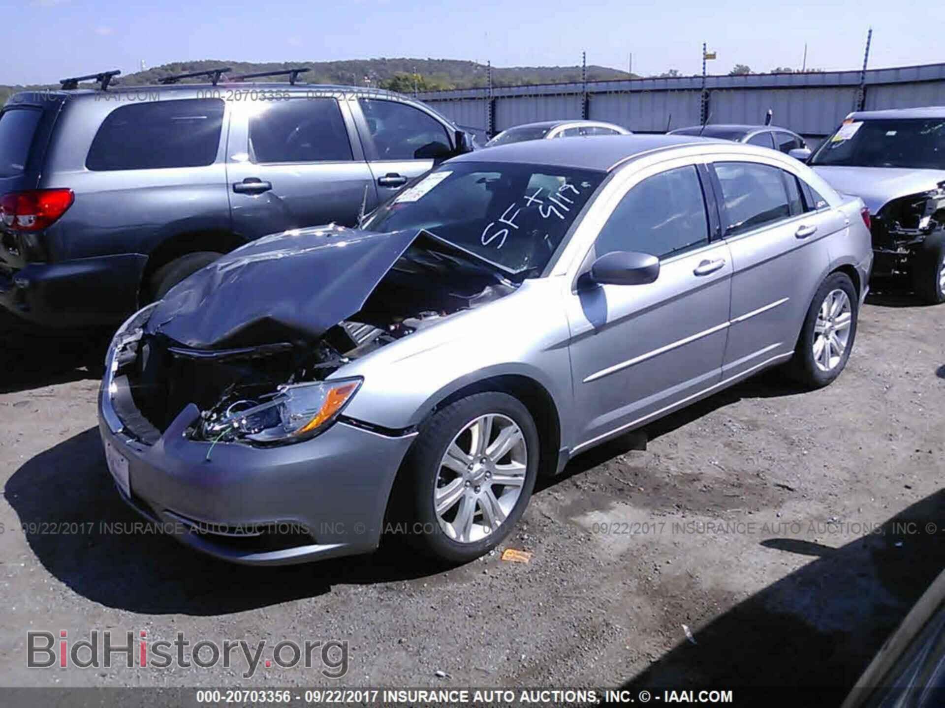 2013 Chrysler 200 - VIN: 1C3CCBBB3DN715026 - Фото 2