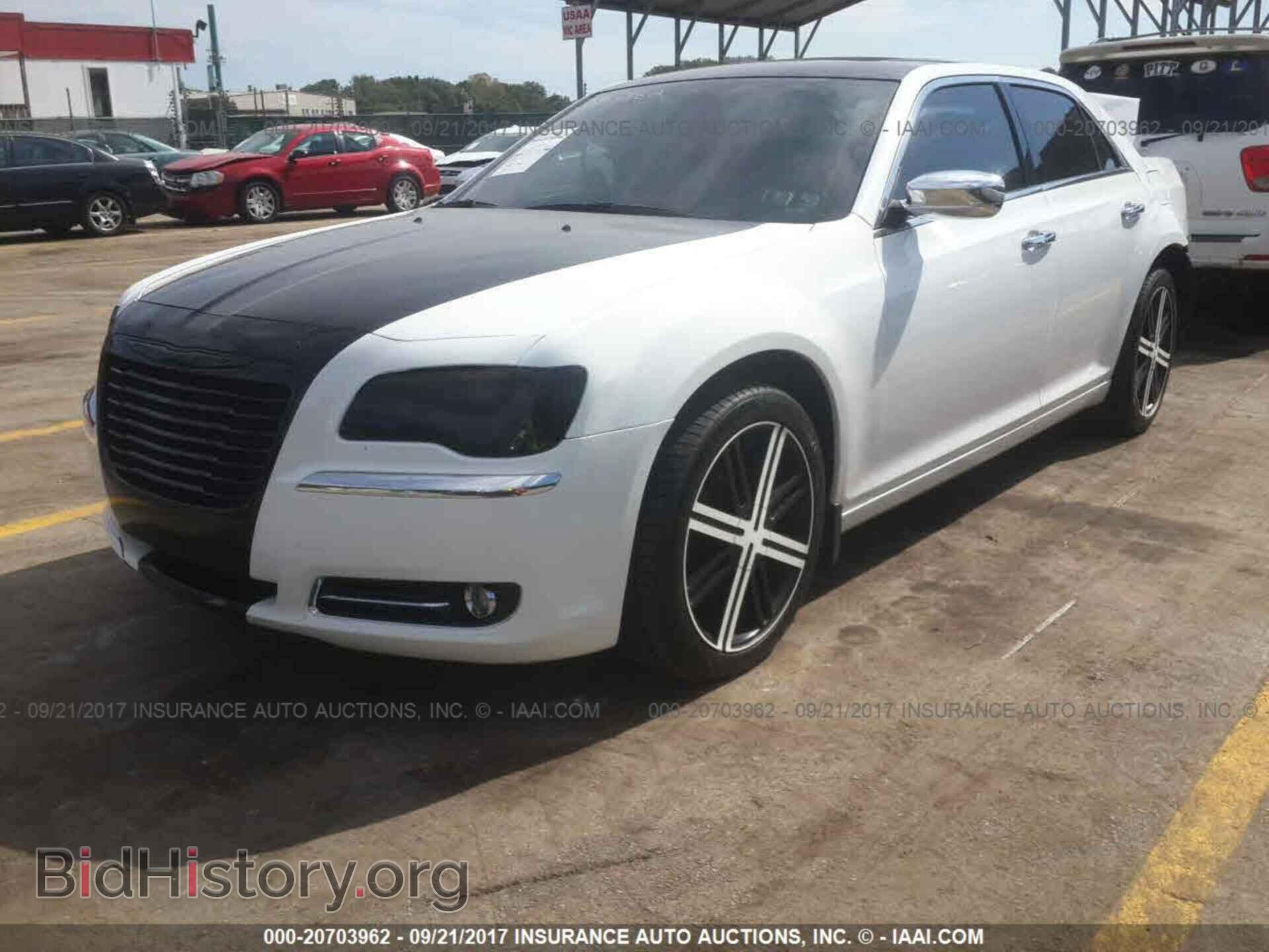 2013 Chrysler 300c - VIN: 2C3CCAKGXDH645393 - Фото 2
