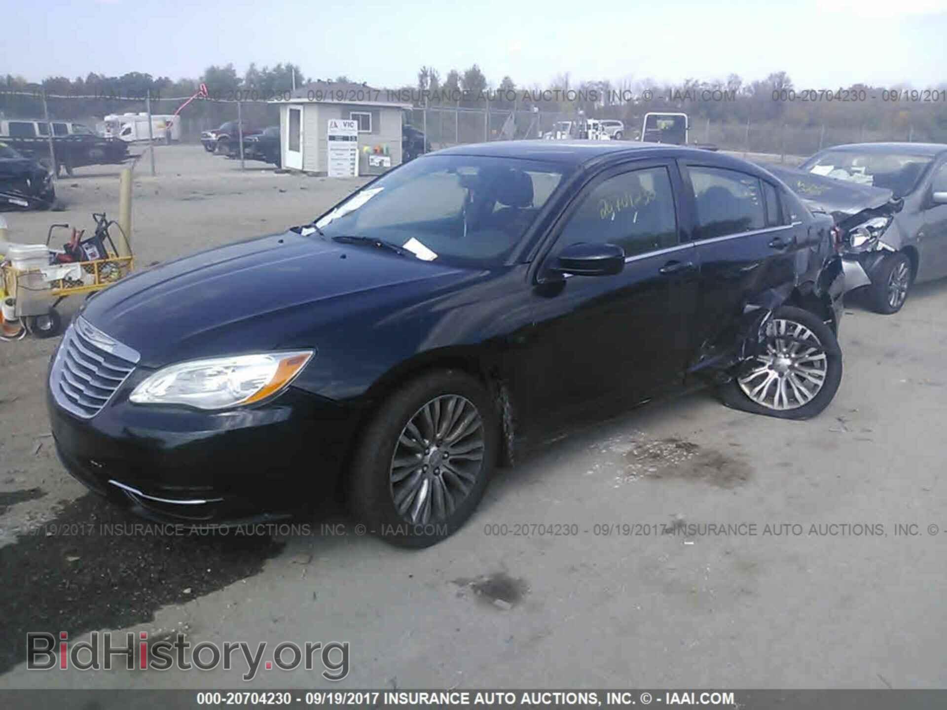 2012 Chrysler 200 - VIN: 1C3CCBAB8CN114212 - Фото 2