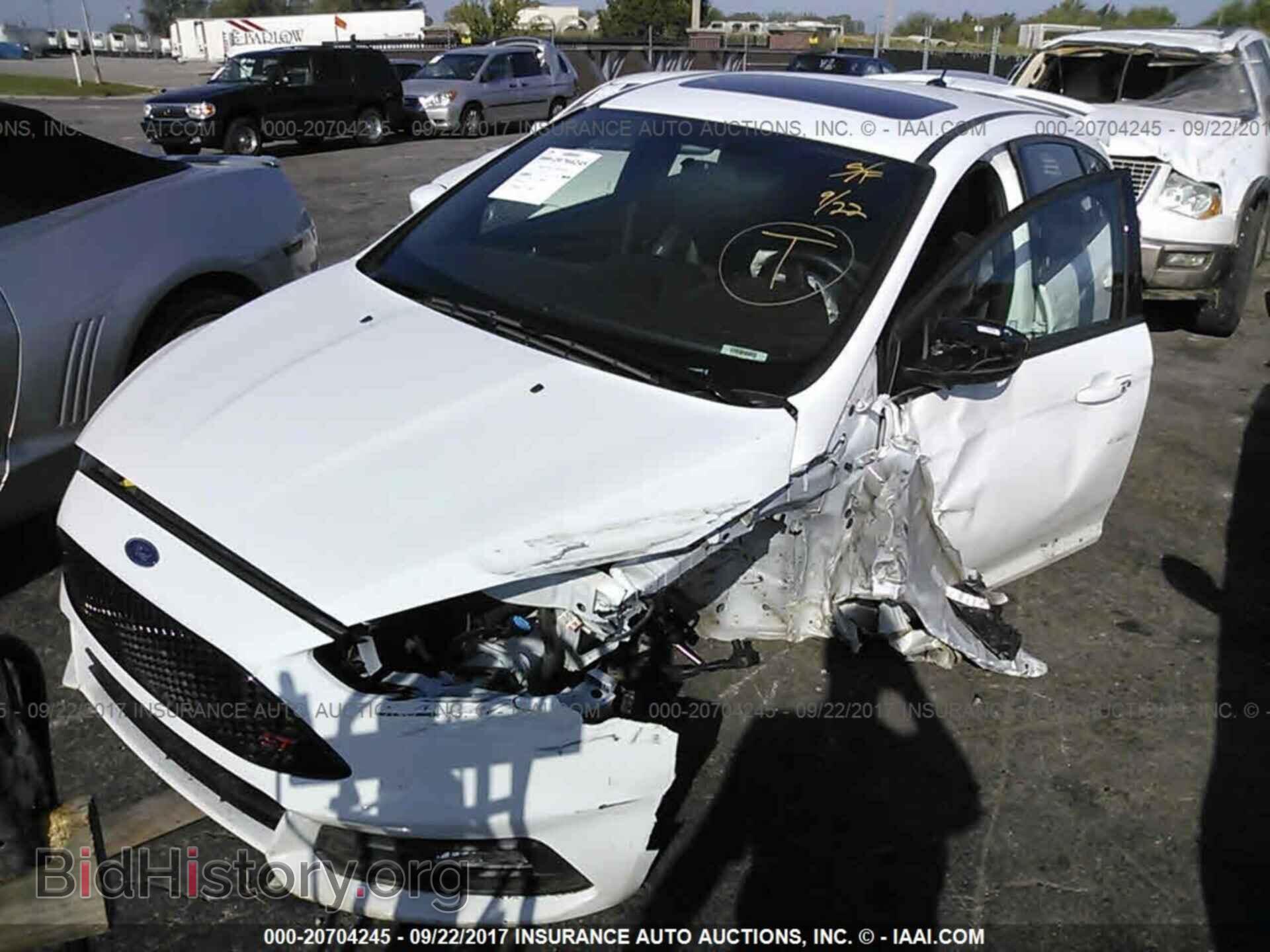 2016 Ford Focus - VIN: 1FADP3L95GL234030 - Photo 2