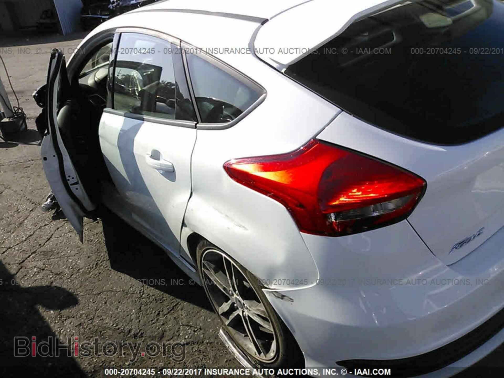 2016 Ford Focus - VIN: 1FADP3L95GL234030 - Photo 3