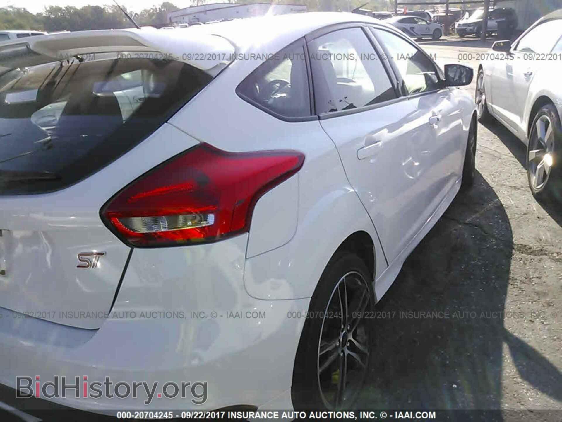 2016 Ford Focus - VIN: 1FADP3L95GL234030 - Photo 4